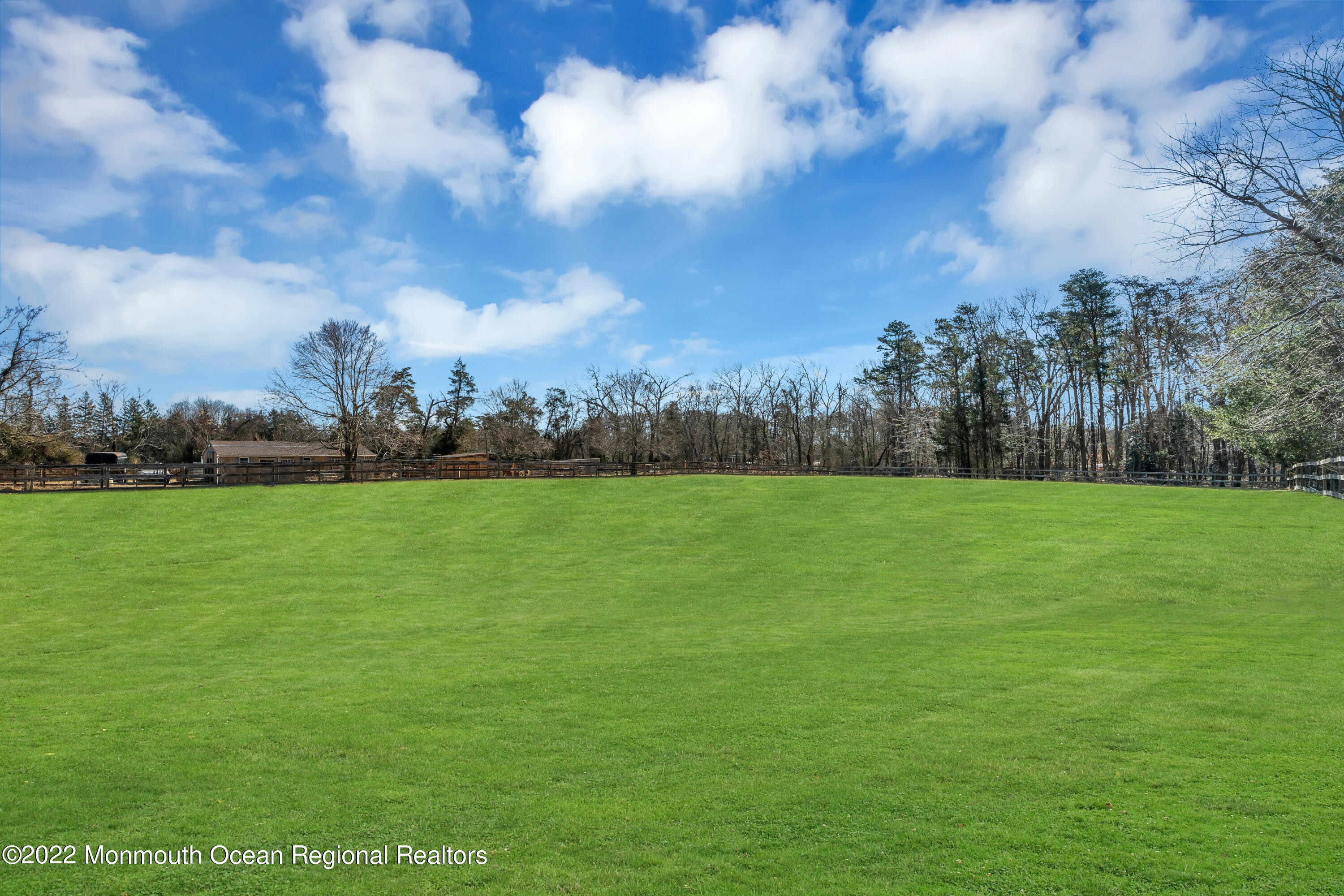 365 W Commodore Boulevard