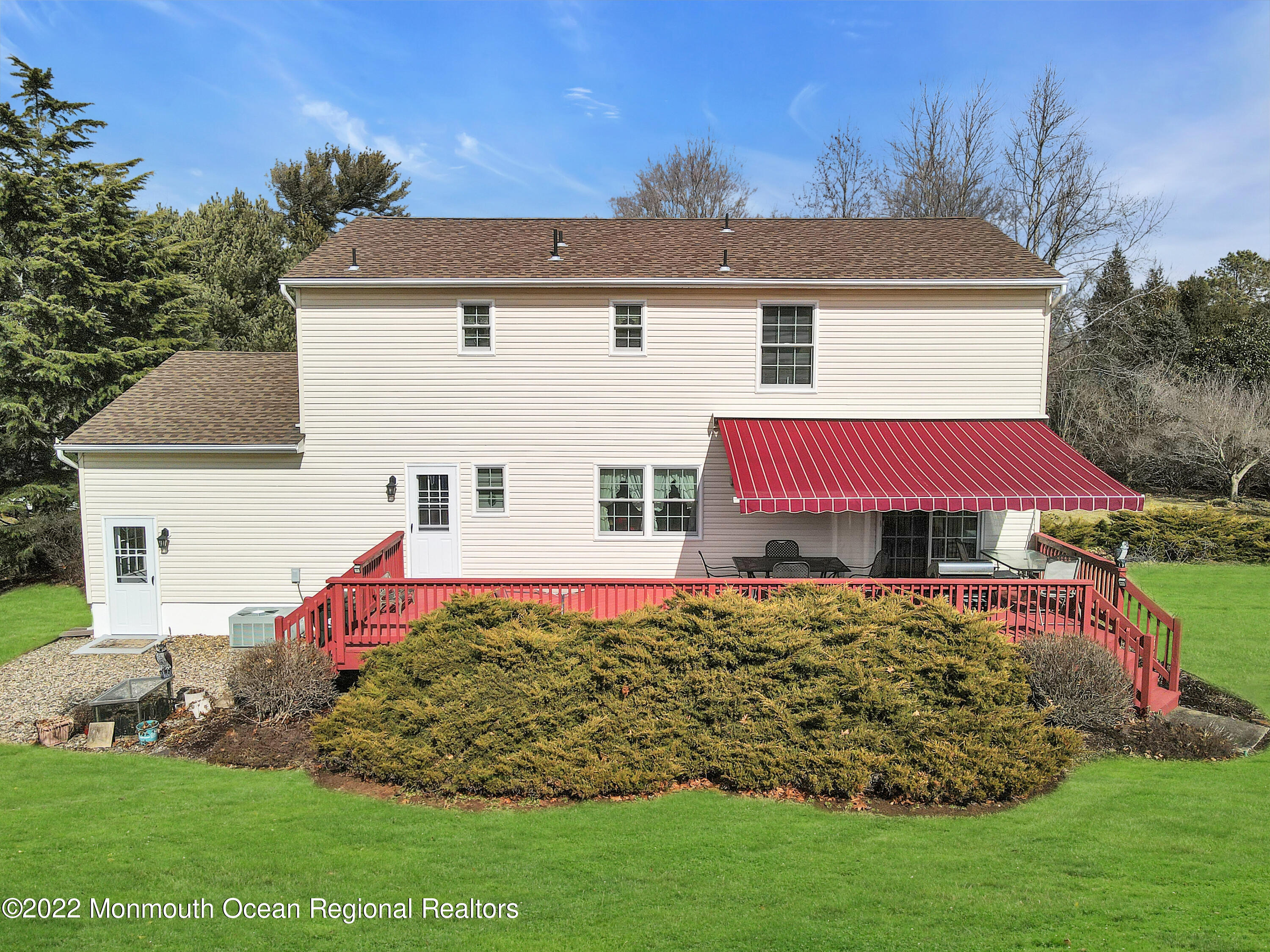 365 W Commodore Boulevard