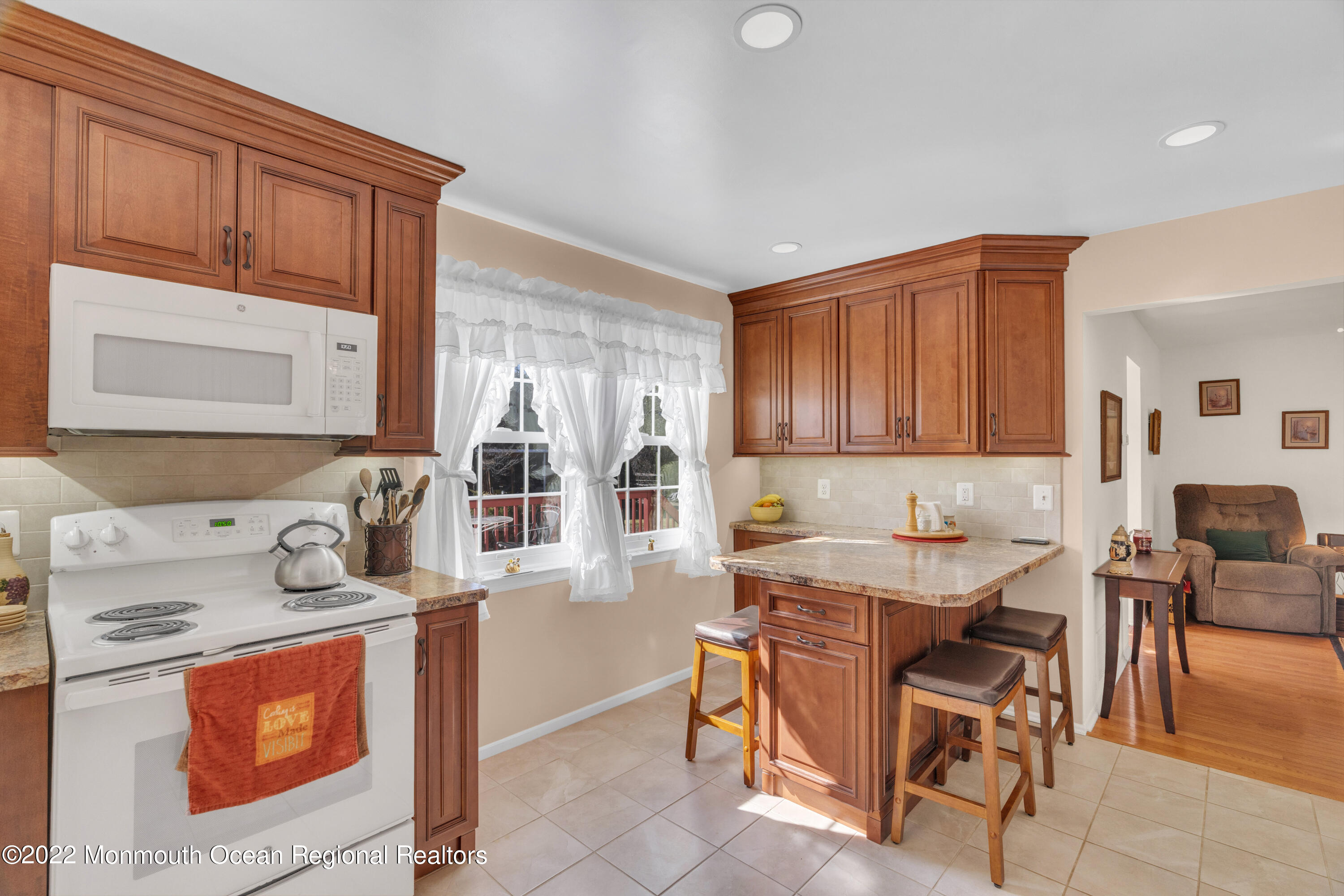 365 W Commodore Boulevard