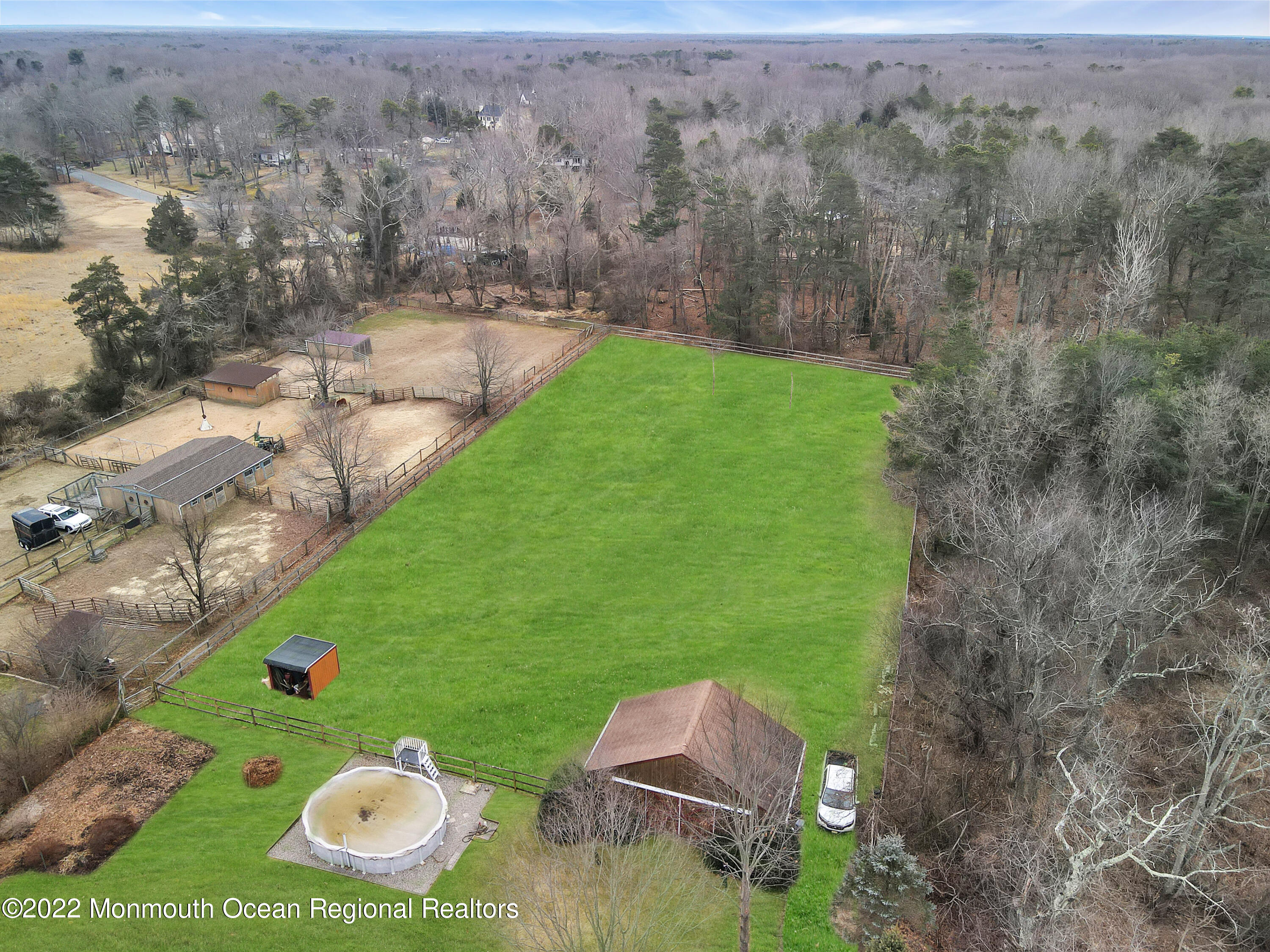 365 W Commodore Boulevard