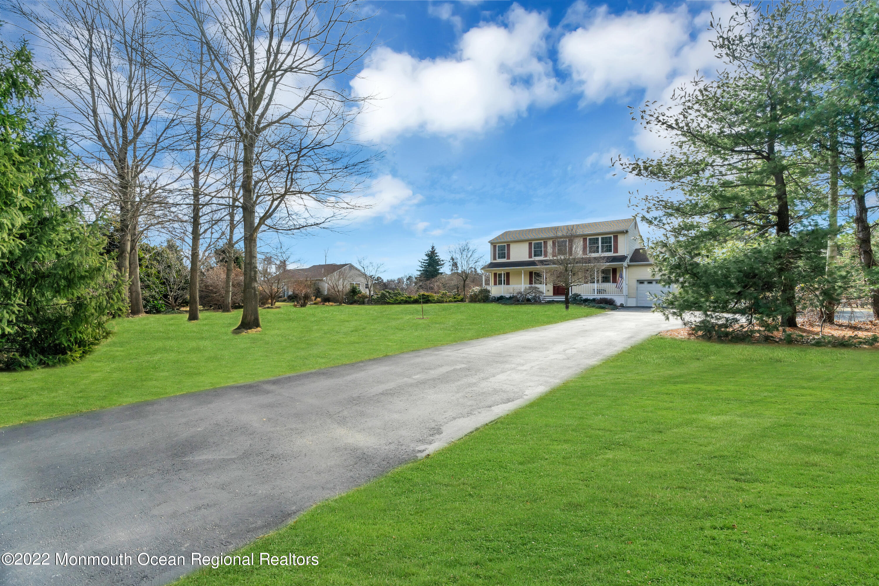 365 W Commodore Boulevard