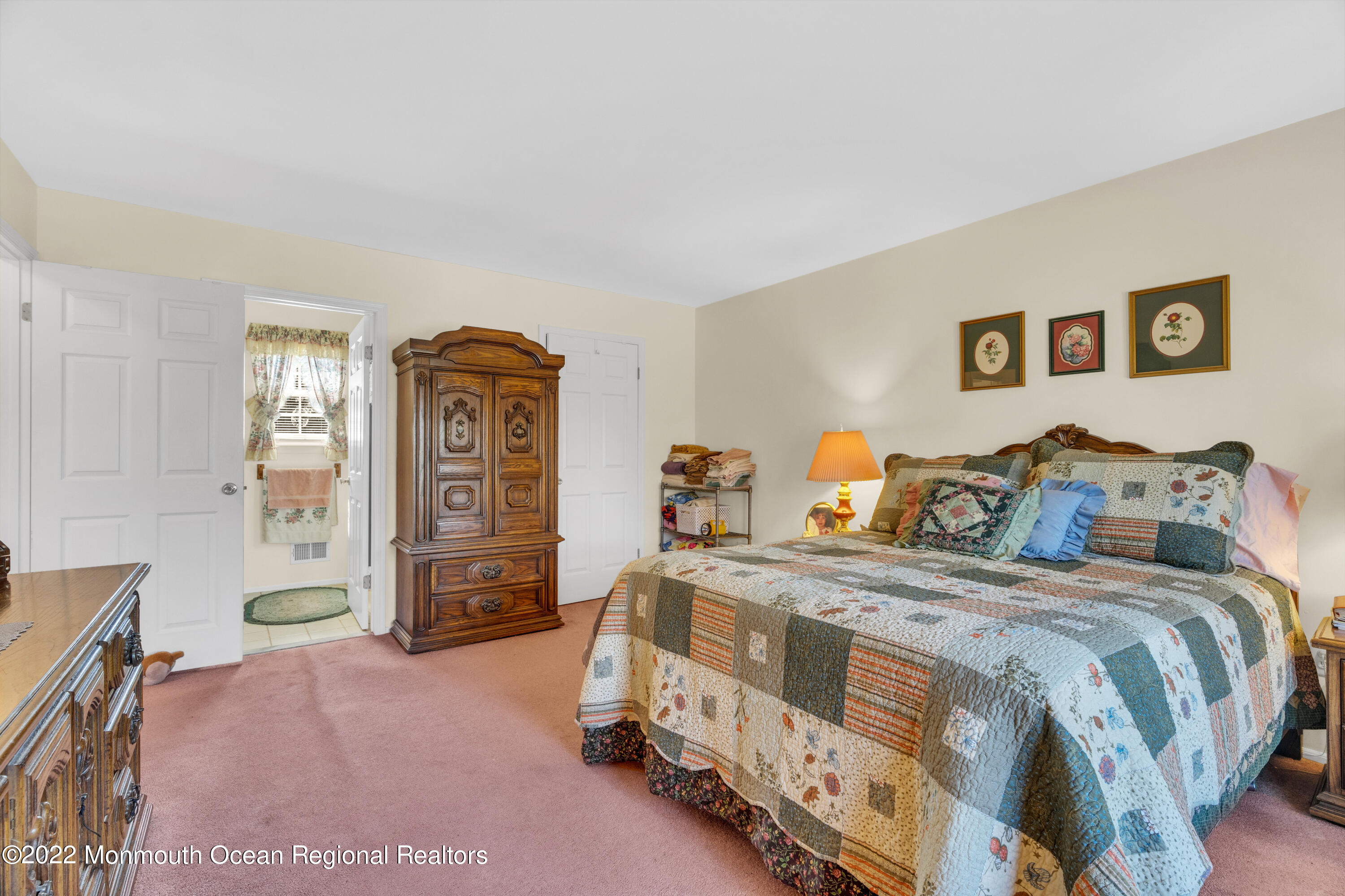 365 W Commodore Boulevard