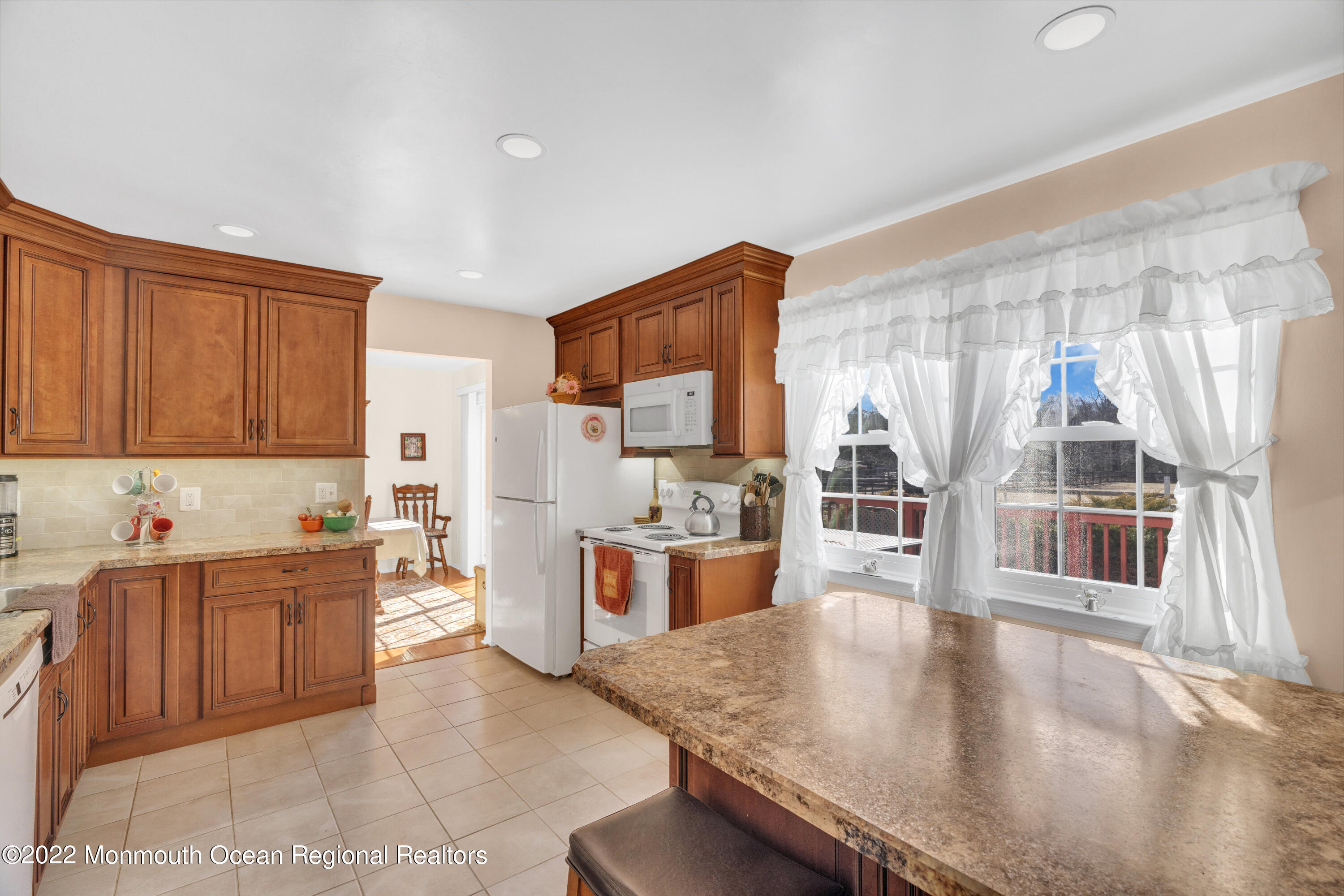 365 W Commodore Boulevard