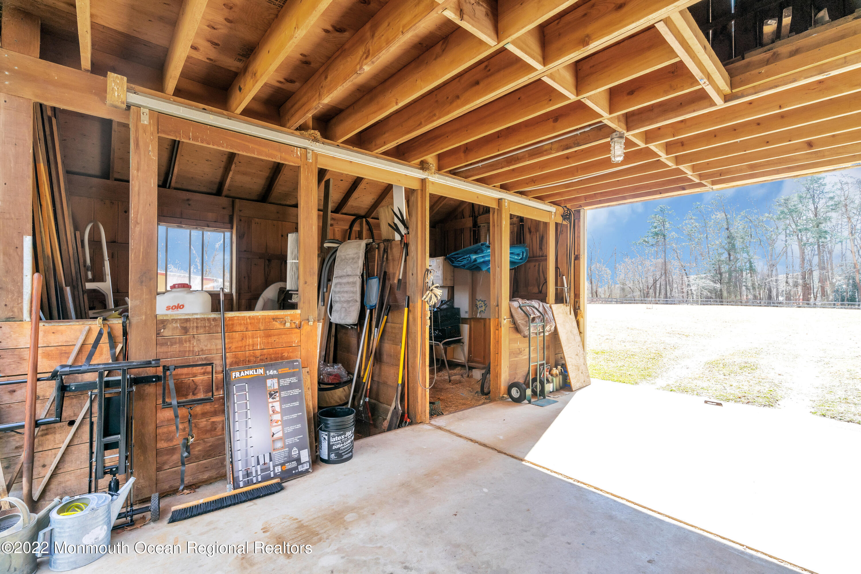 365 W Commodore Boulevard