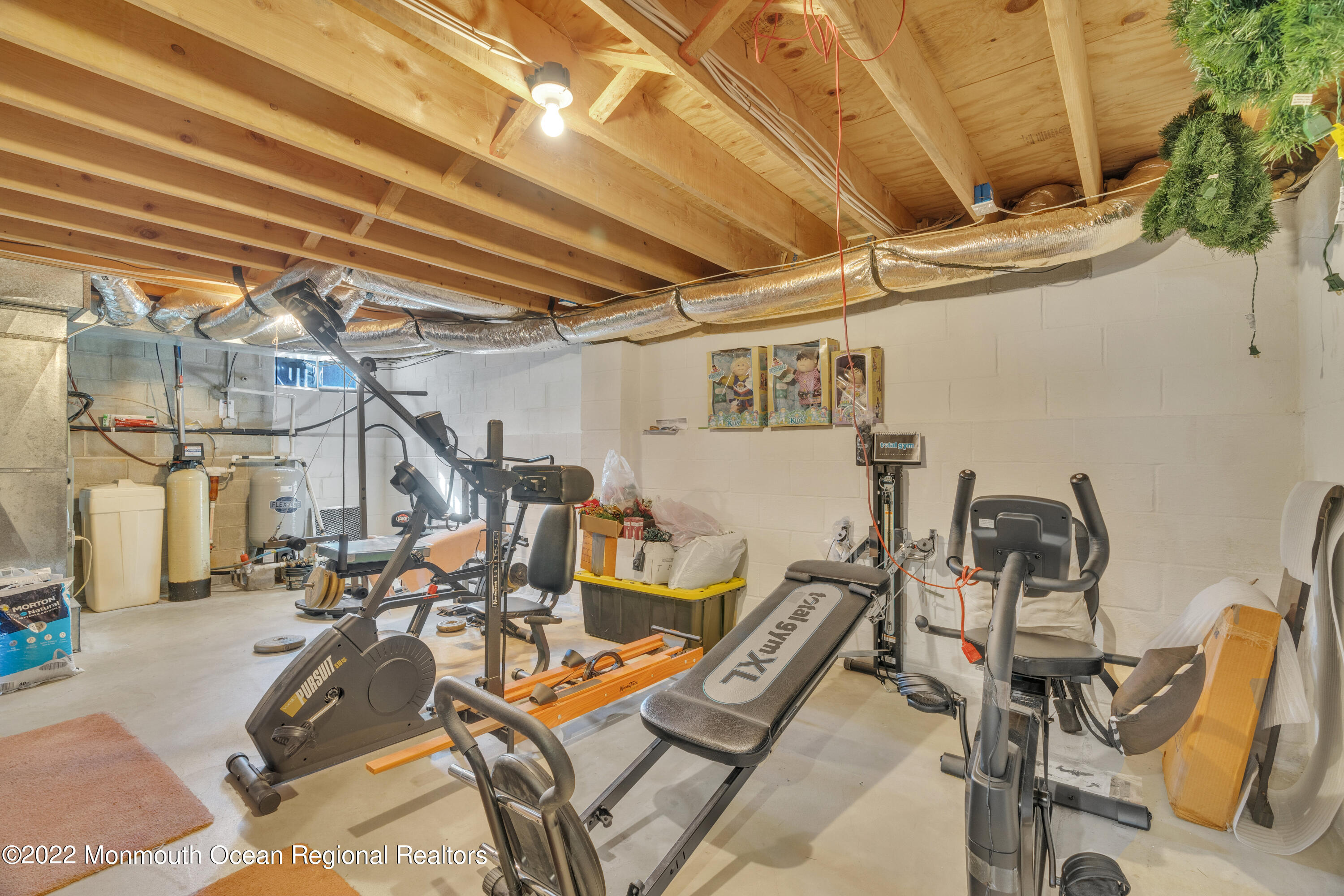 365 W Commodore Boulevard