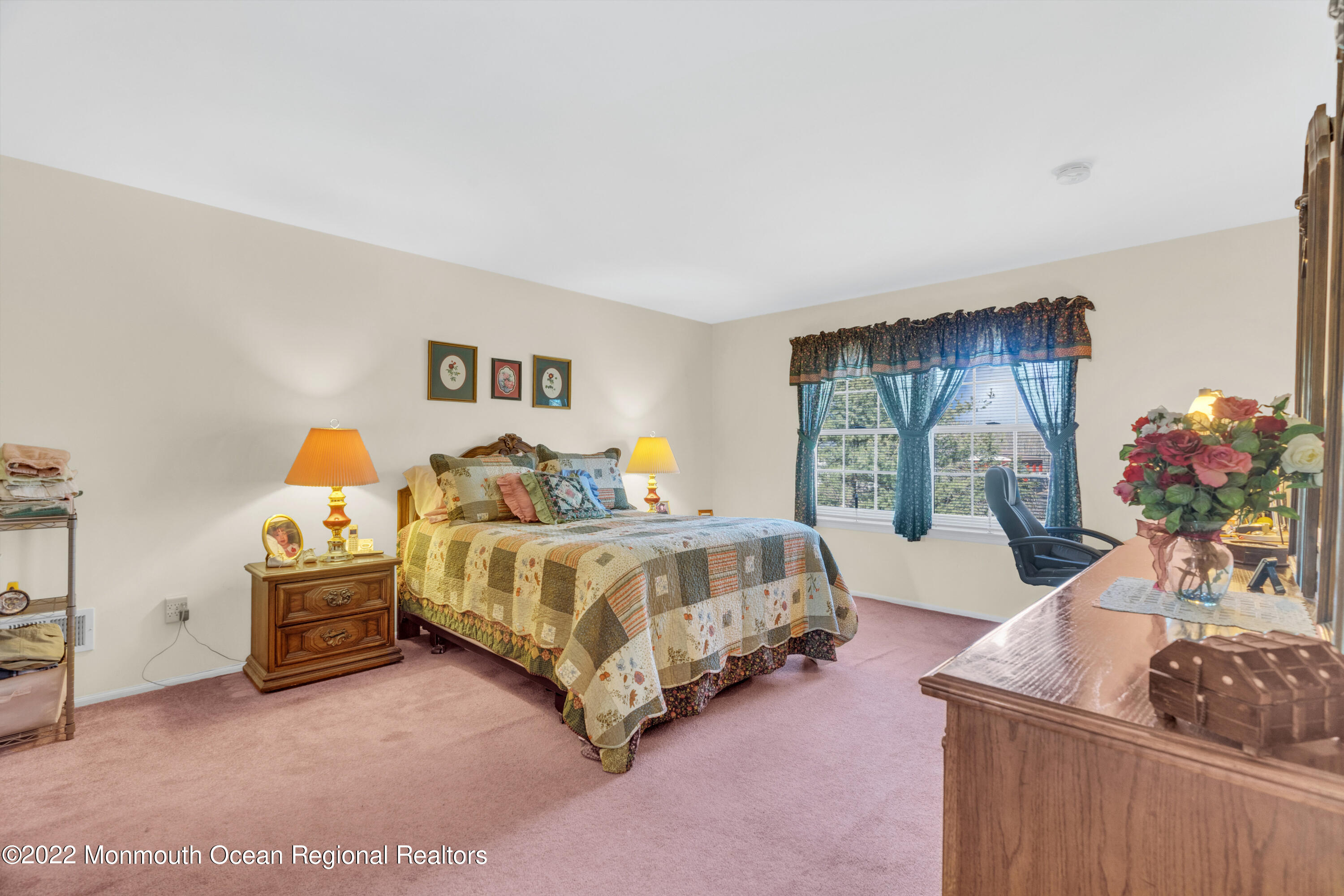 365 W Commodore Boulevard