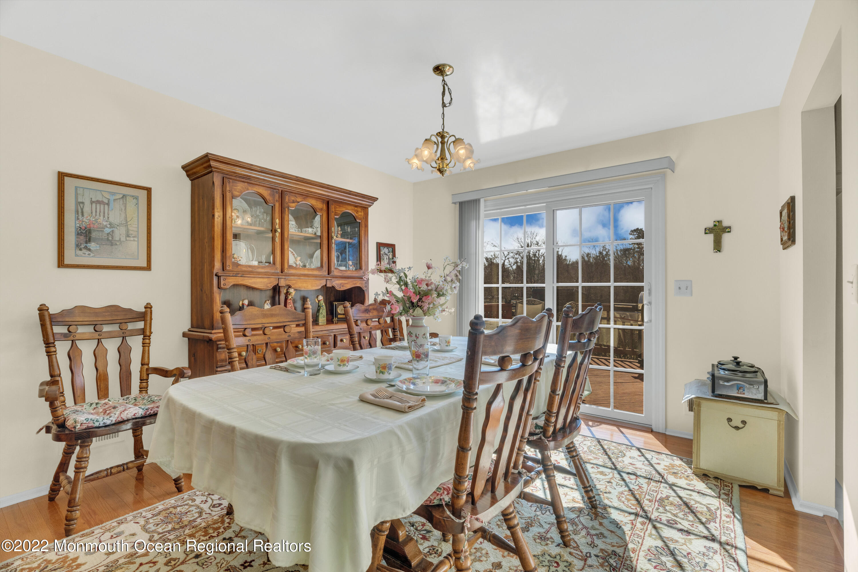 365 W Commodore Boulevard