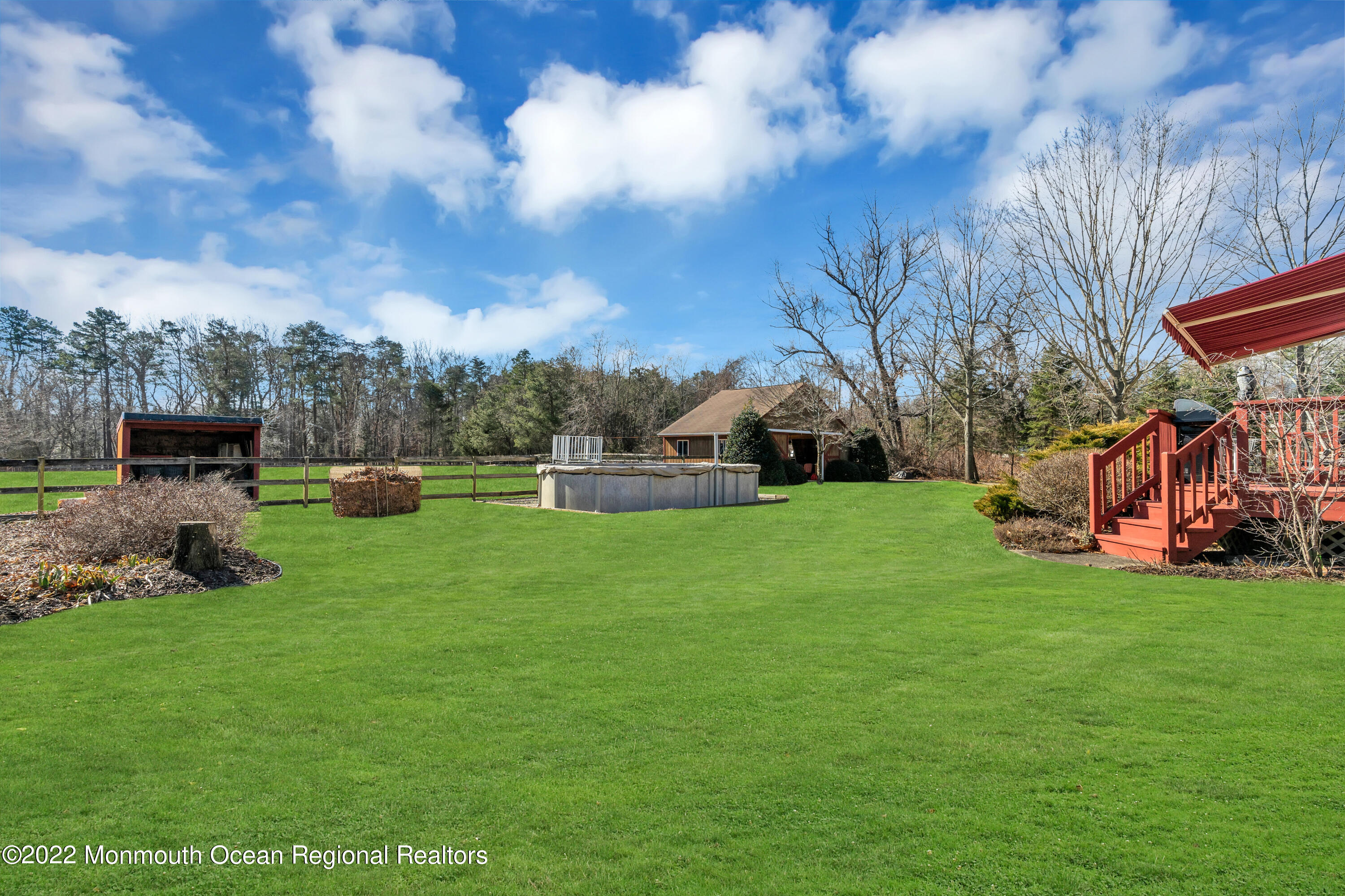 365 W Commodore Boulevard