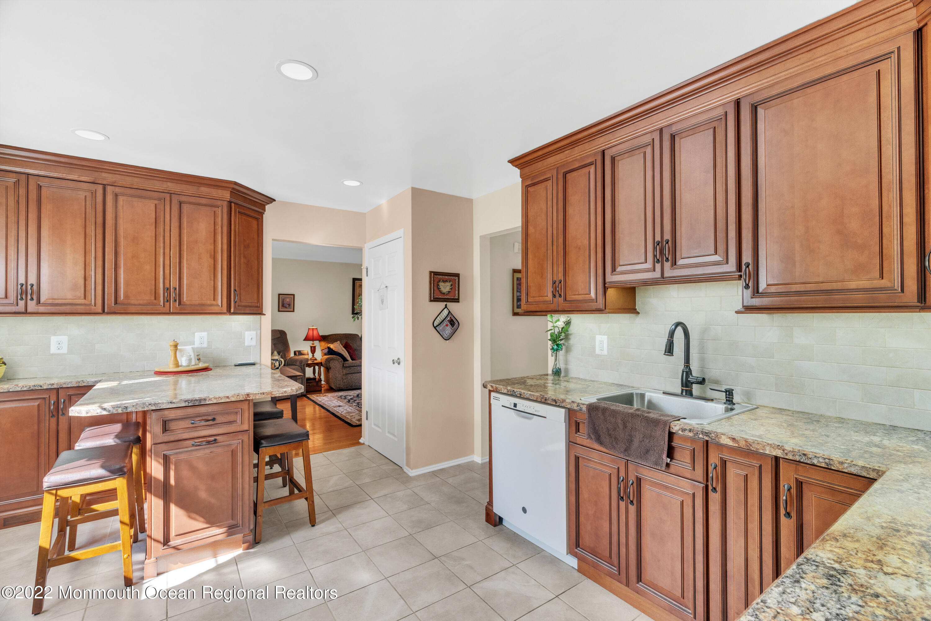 365 W Commodore Boulevard