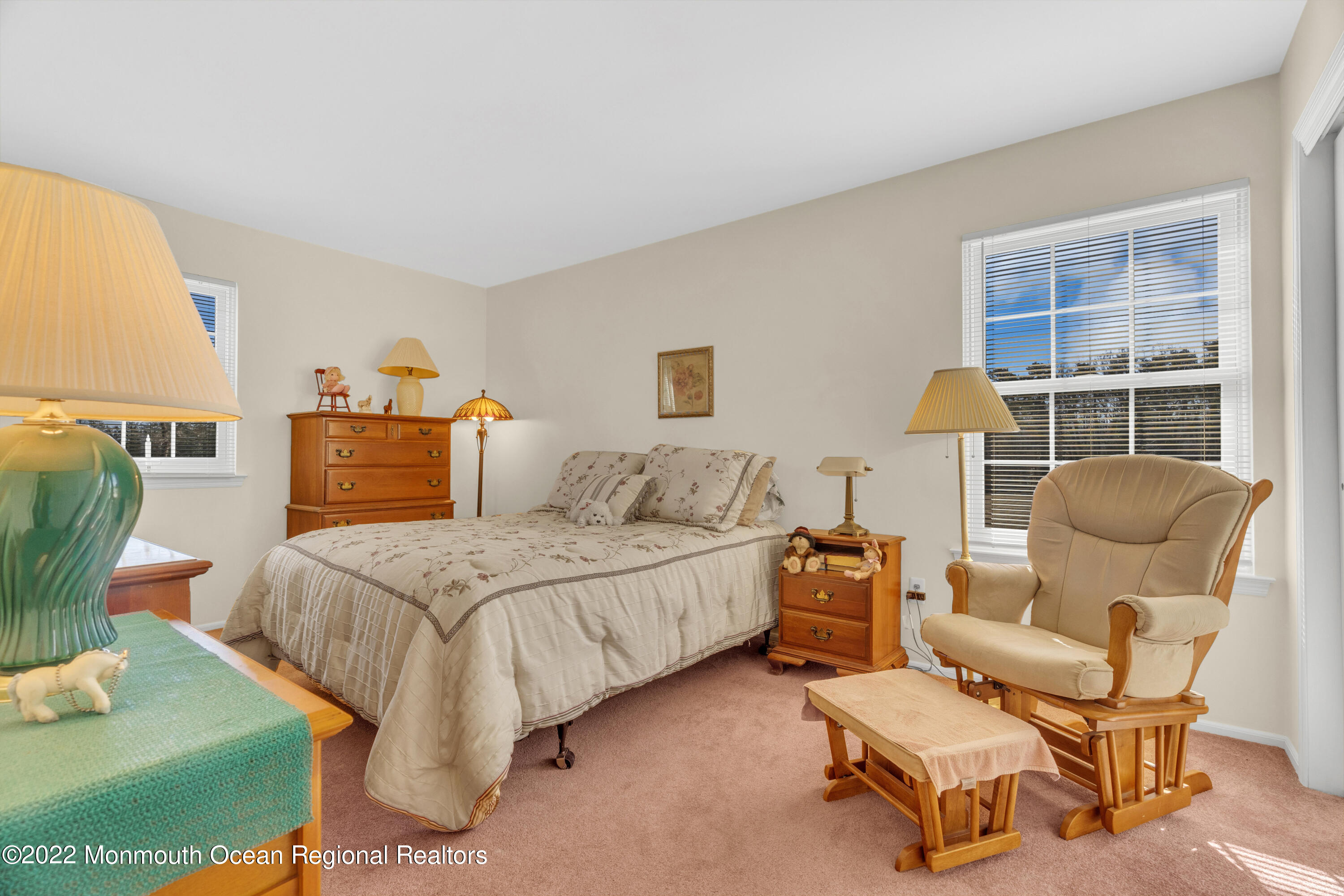 365 W Commodore Boulevard