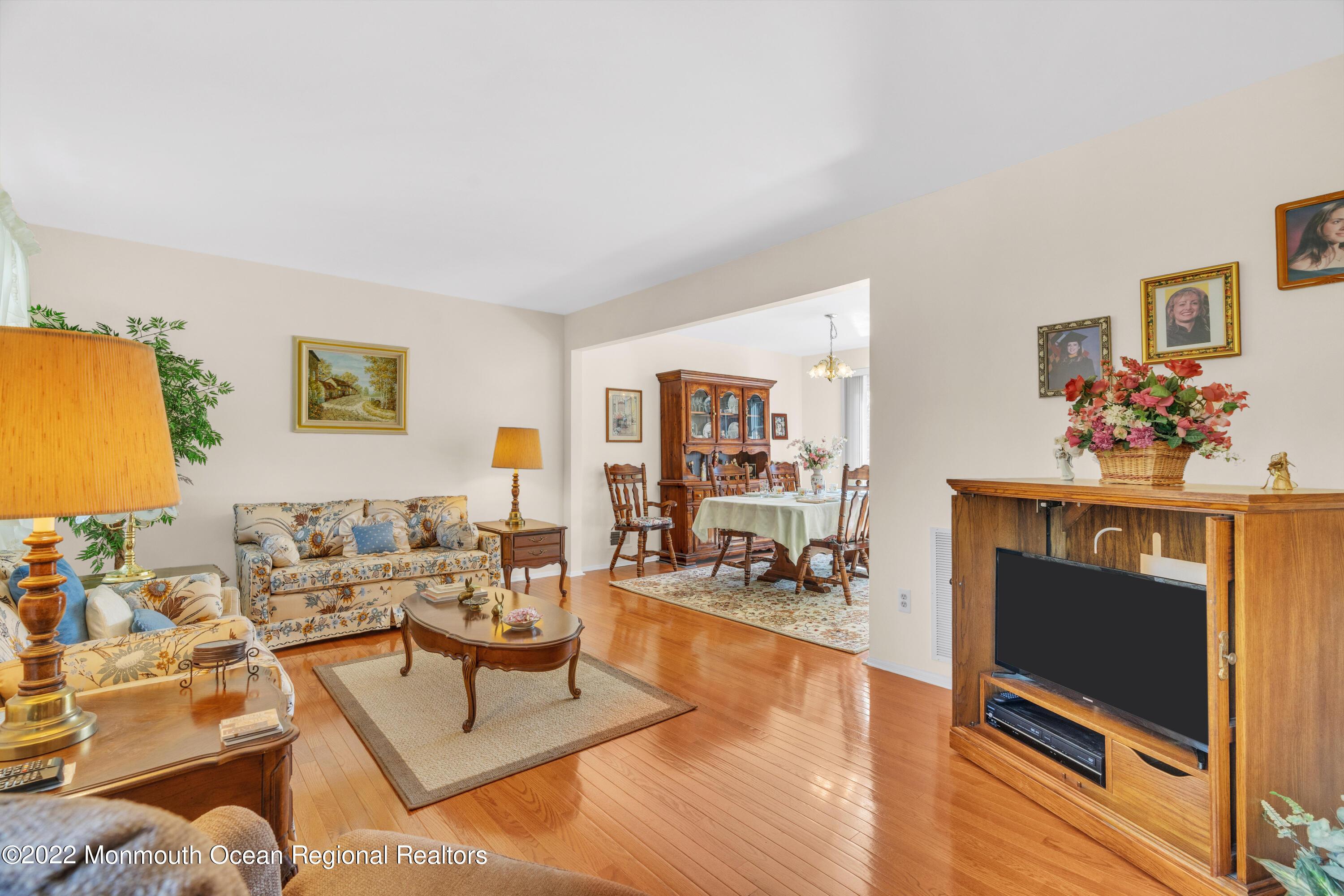 365 W Commodore Boulevard