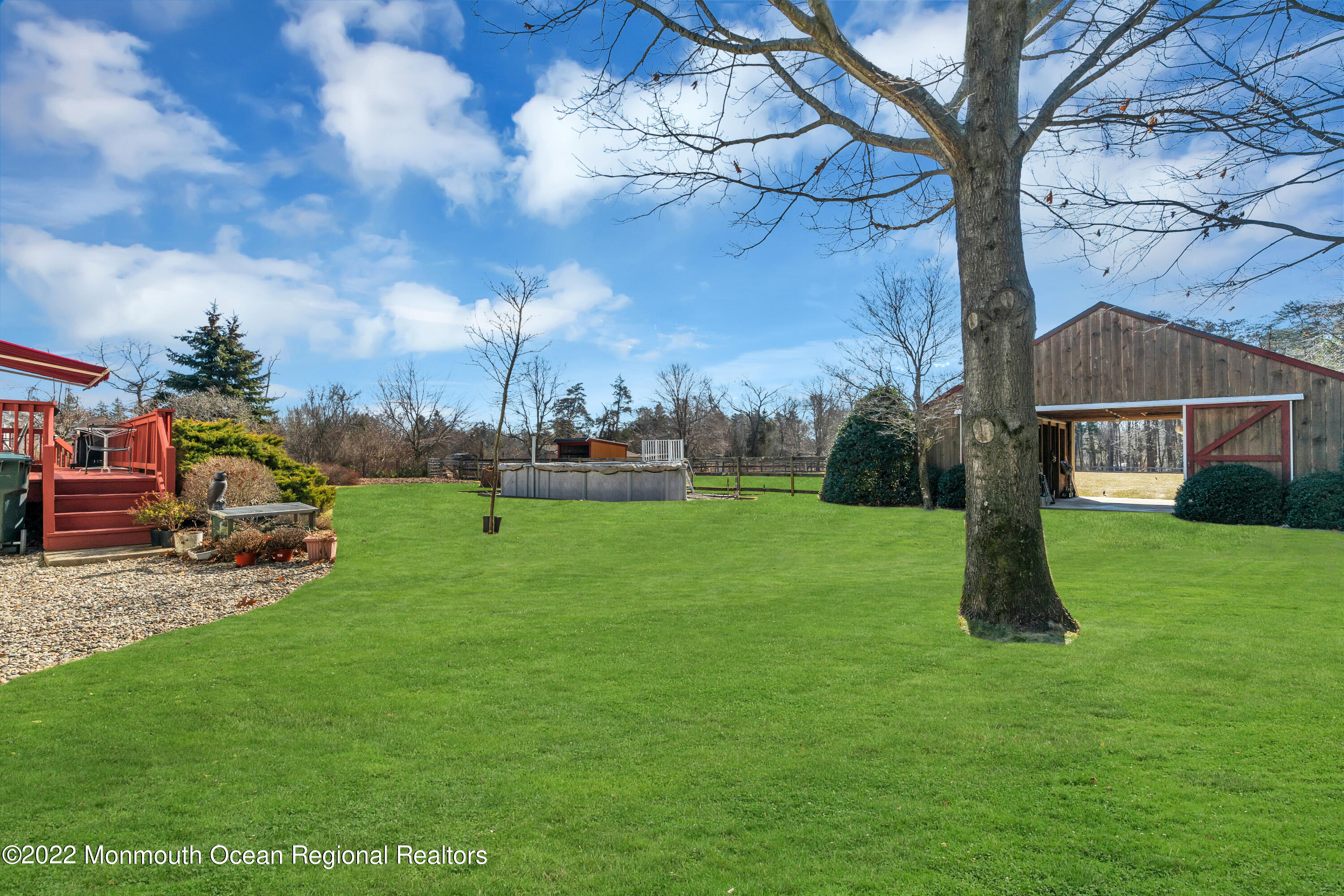 365 W Commodore Boulevard