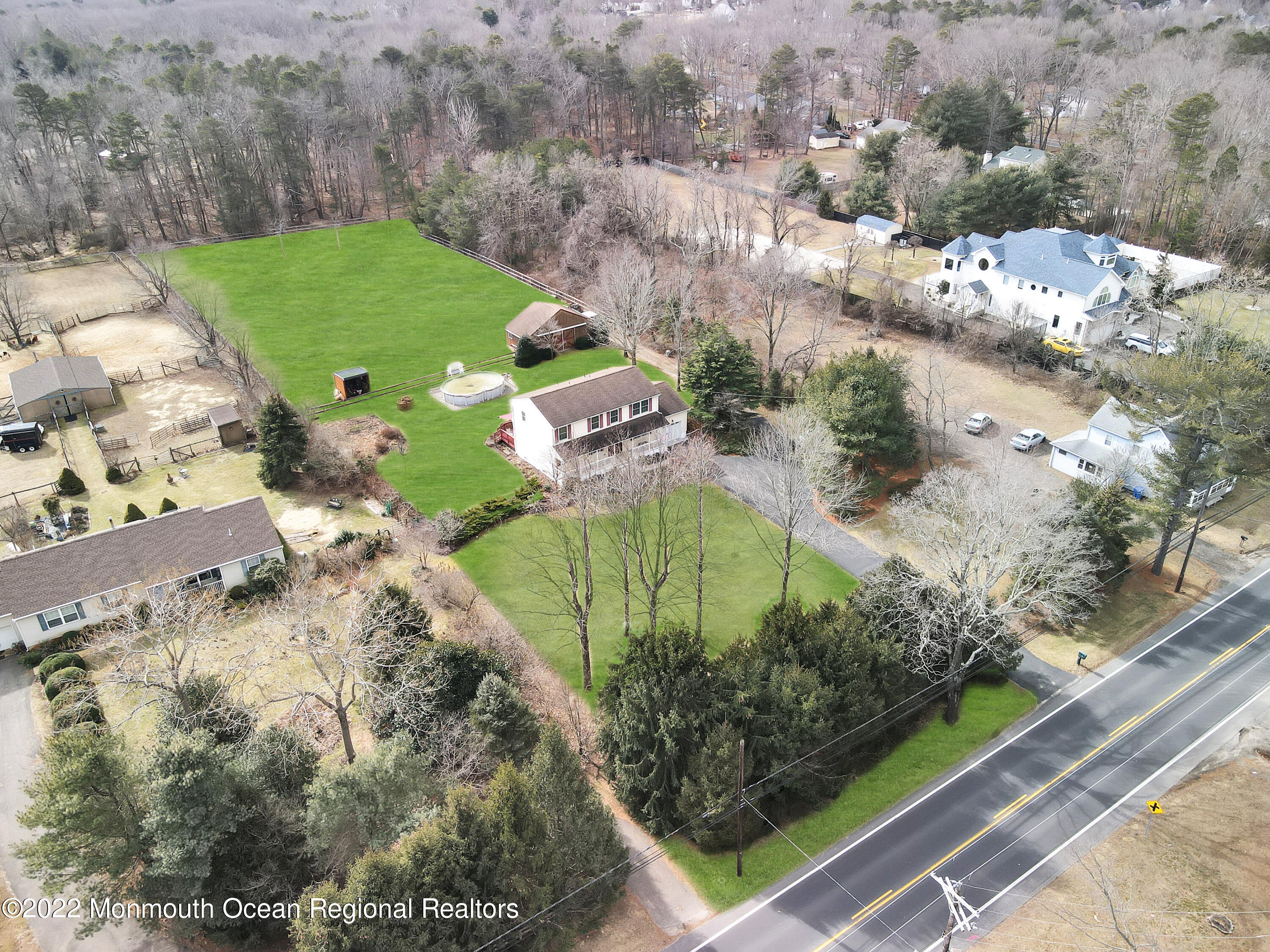 365 W Commodore Boulevard