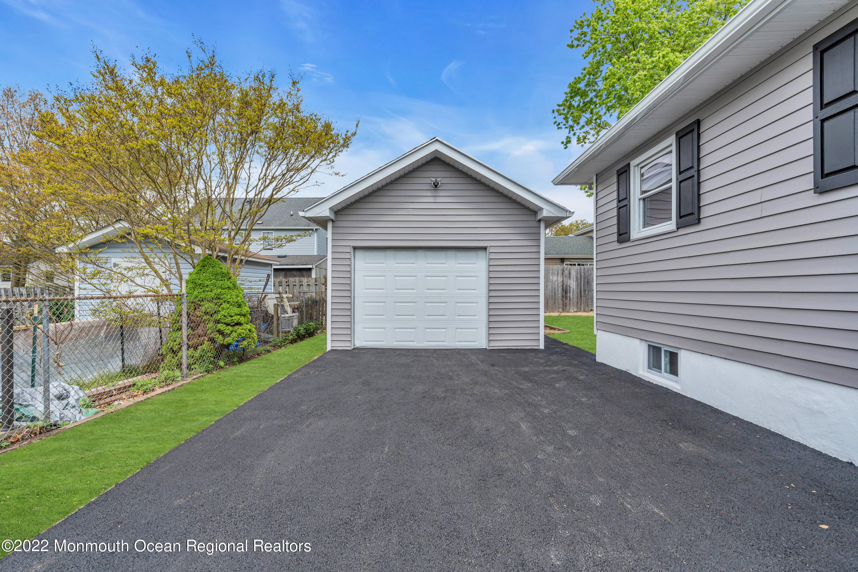 533 Riverwood Avenue