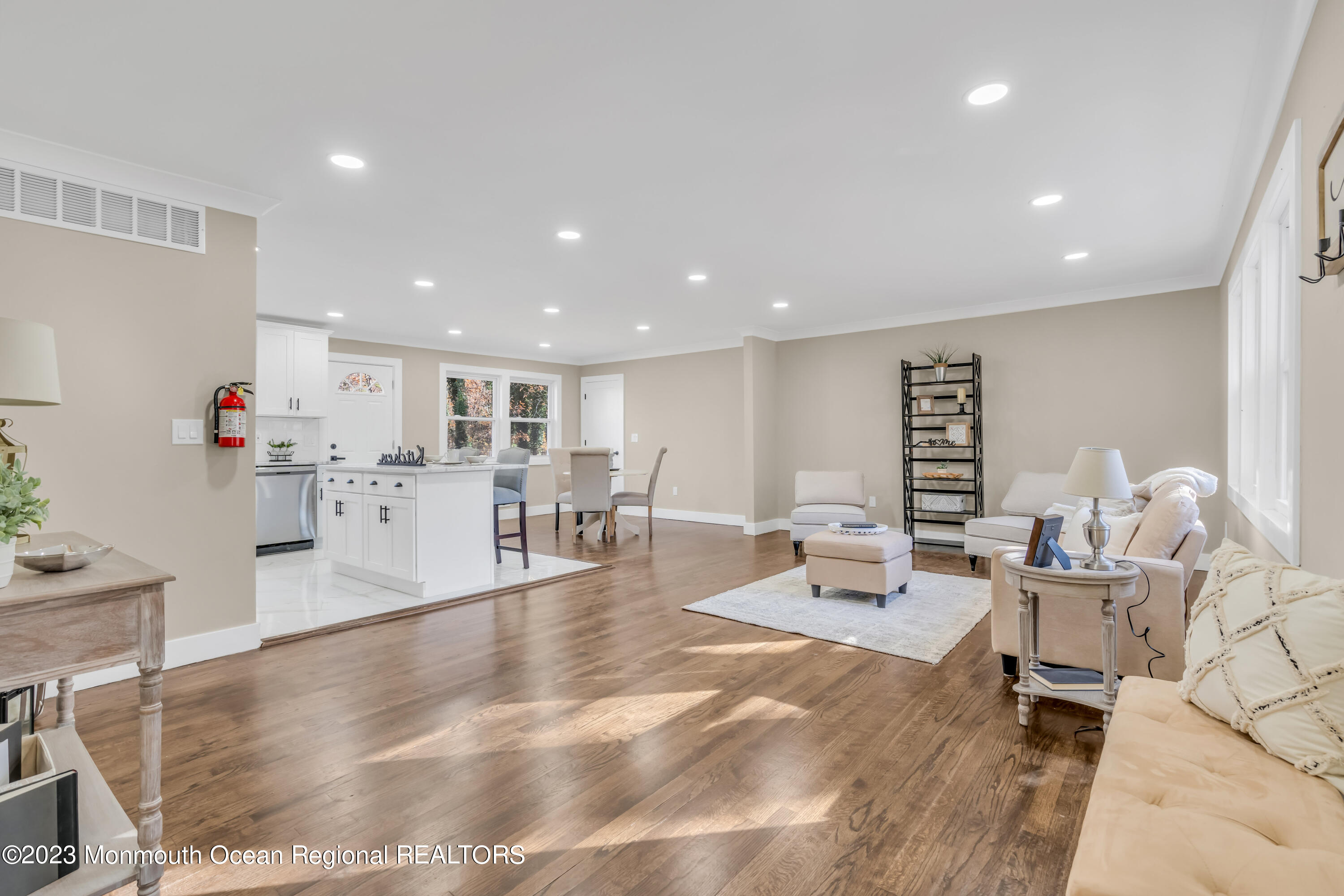 737 Lakehurst Avenue