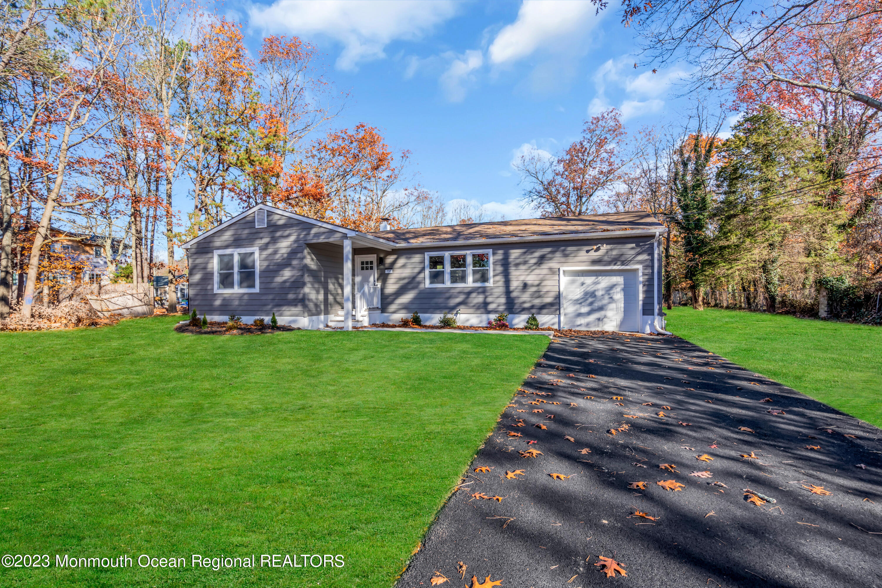 737 Lakehurst Avenue