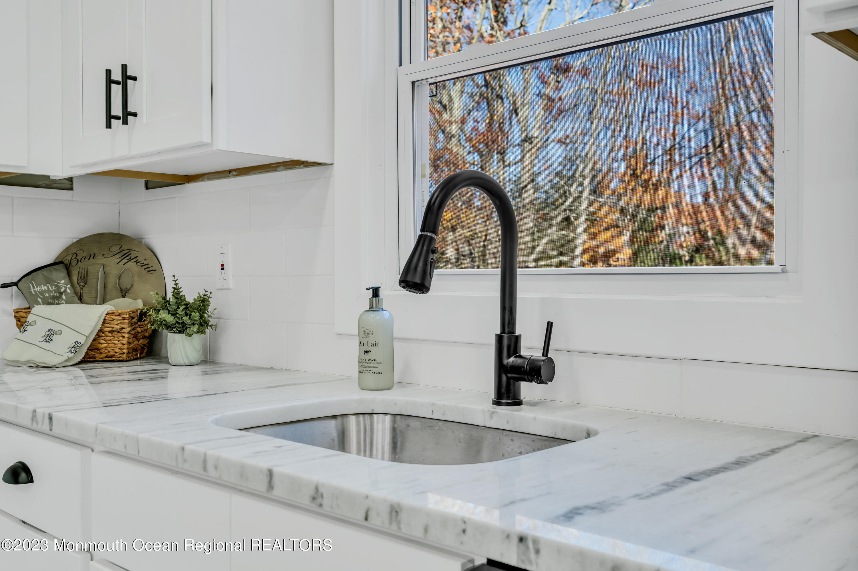 737 Lakehurst Avenue