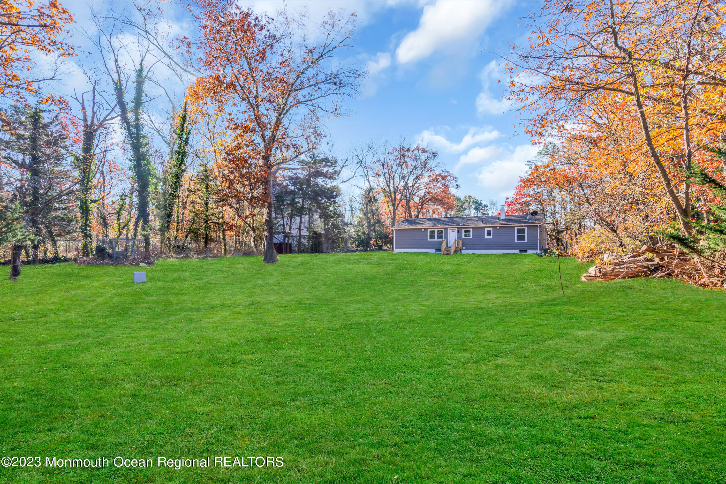 737 Lakehurst Avenue