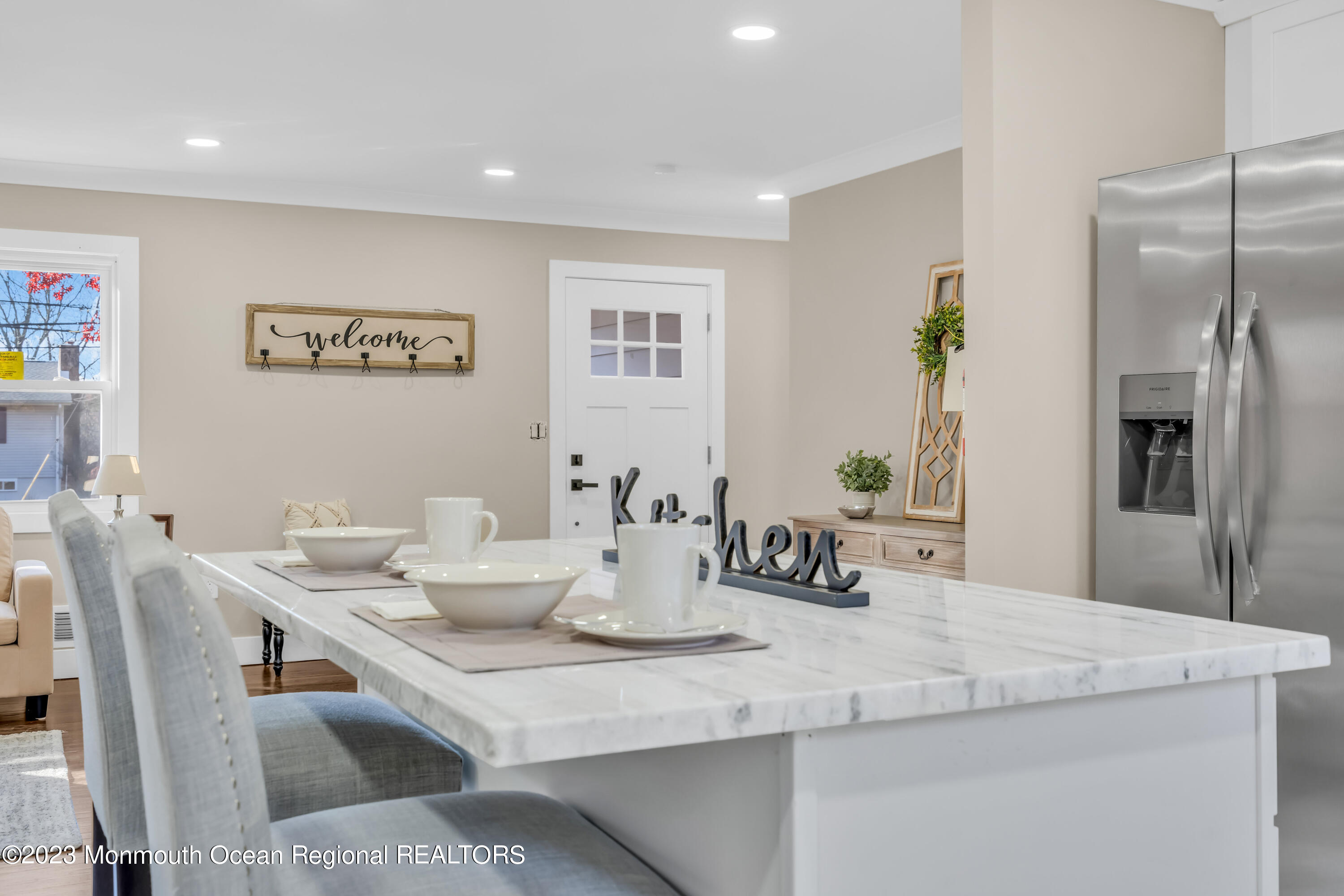 737 Lakehurst Avenue