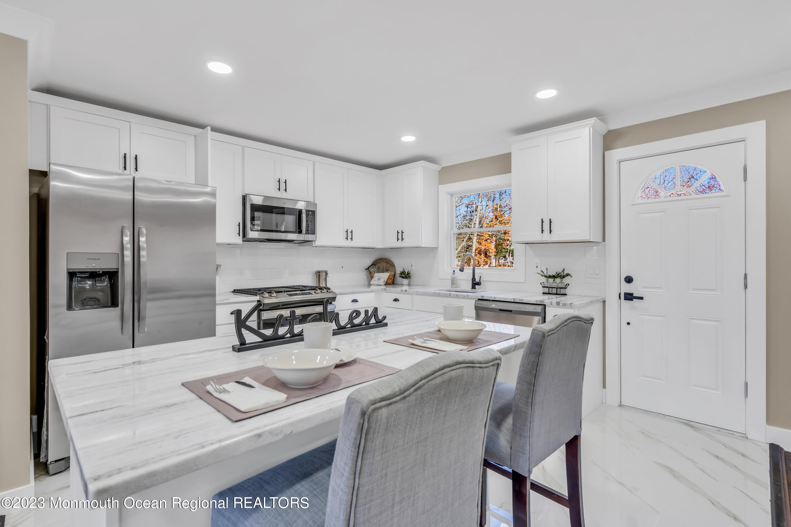 737 Lakehurst Avenue