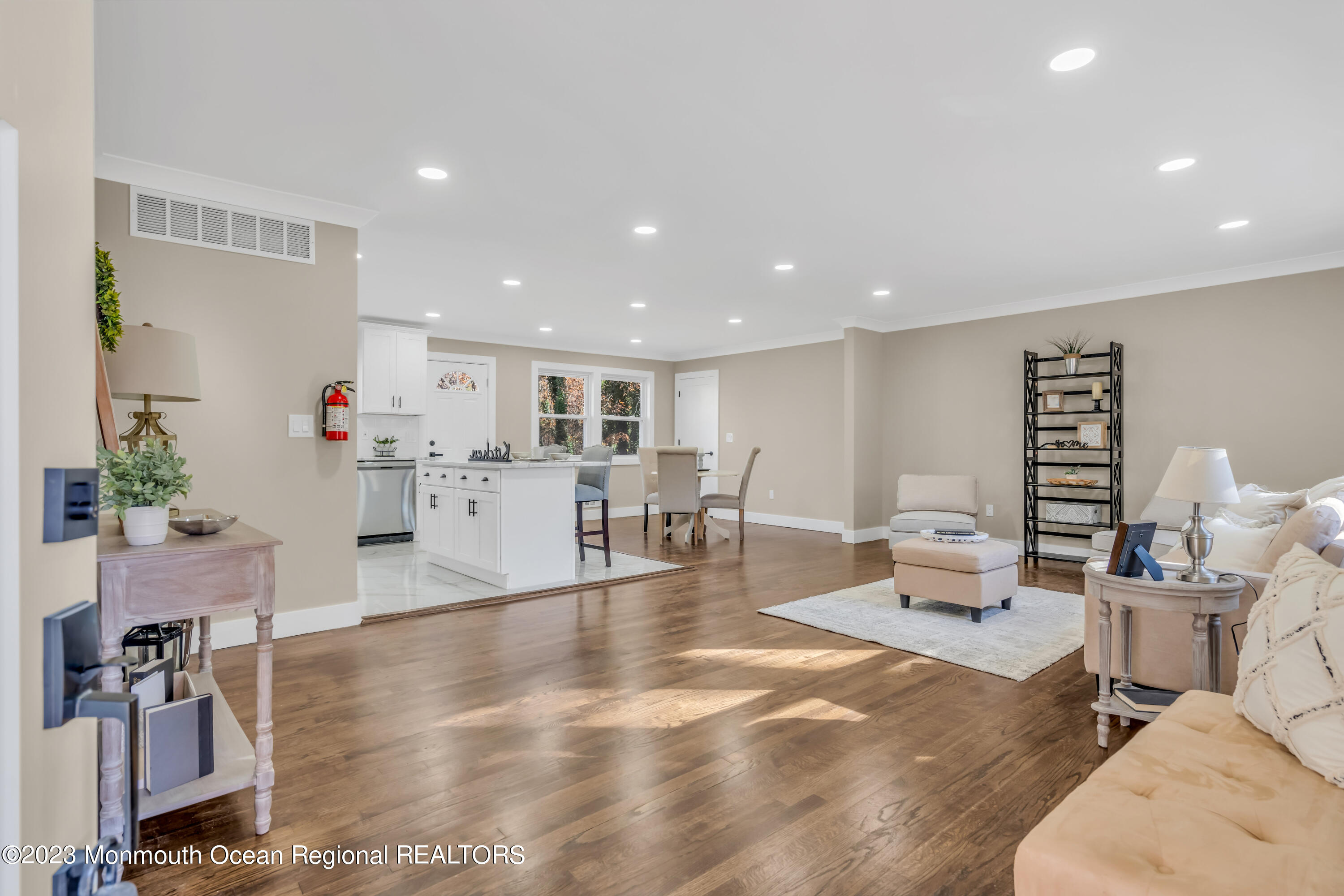 737 Lakehurst Avenue