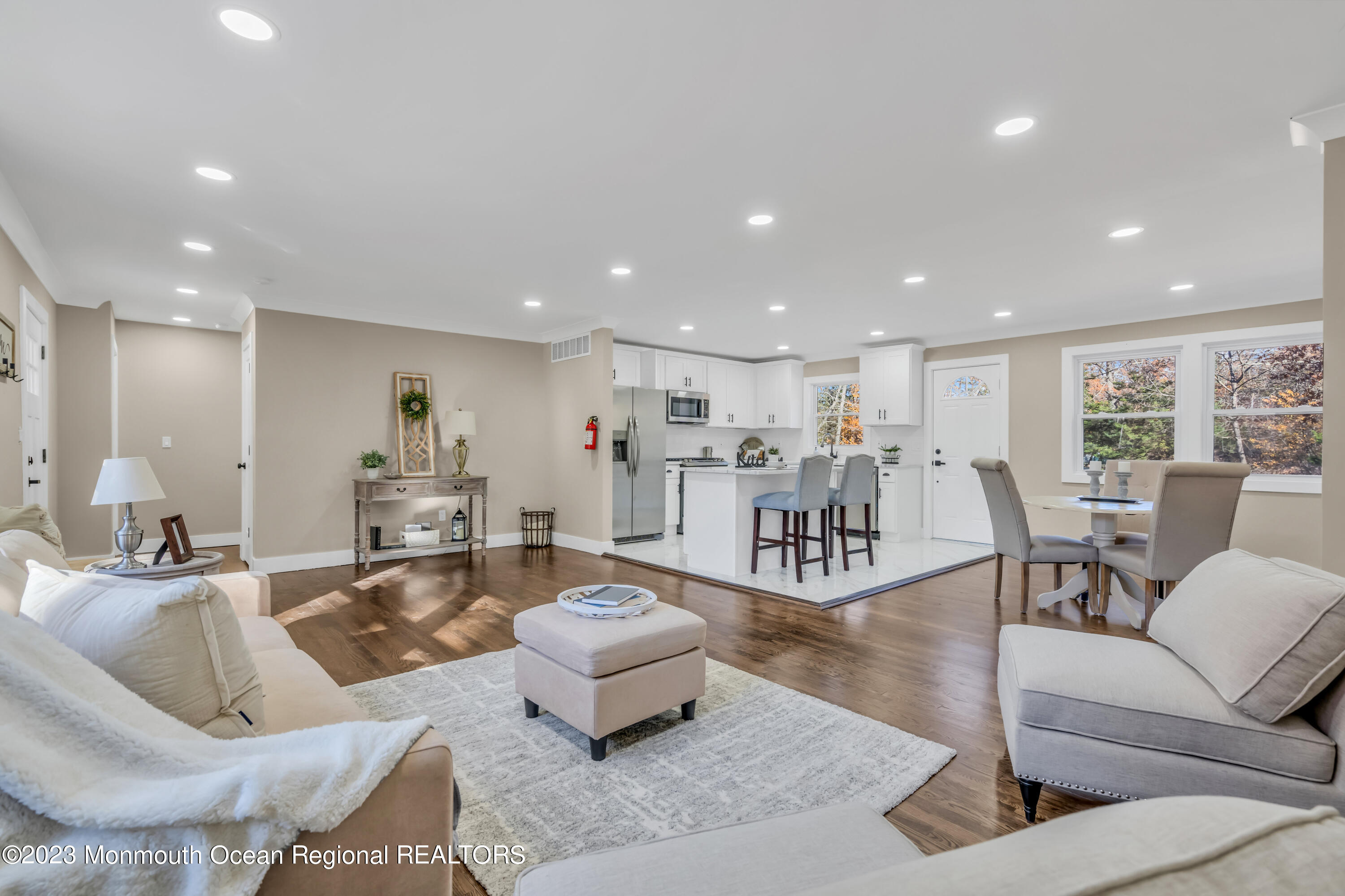 737 Lakehurst Avenue