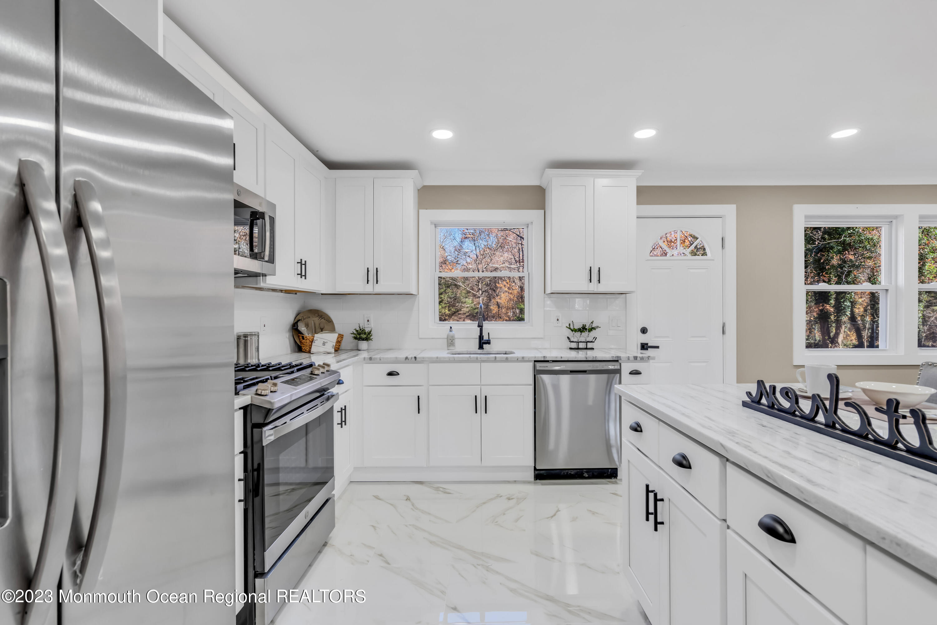 737 Lakehurst Avenue