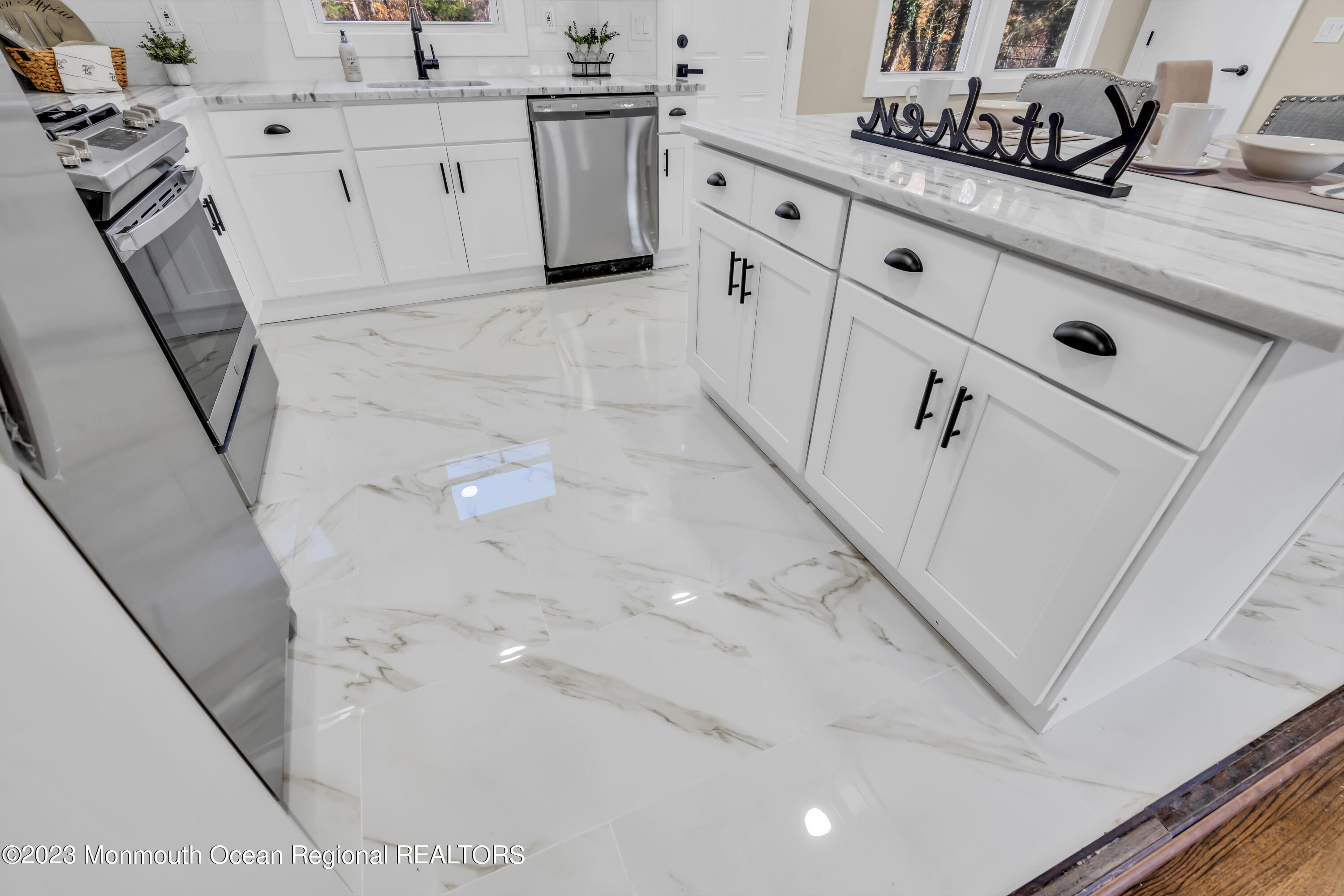 737 Lakehurst Avenue