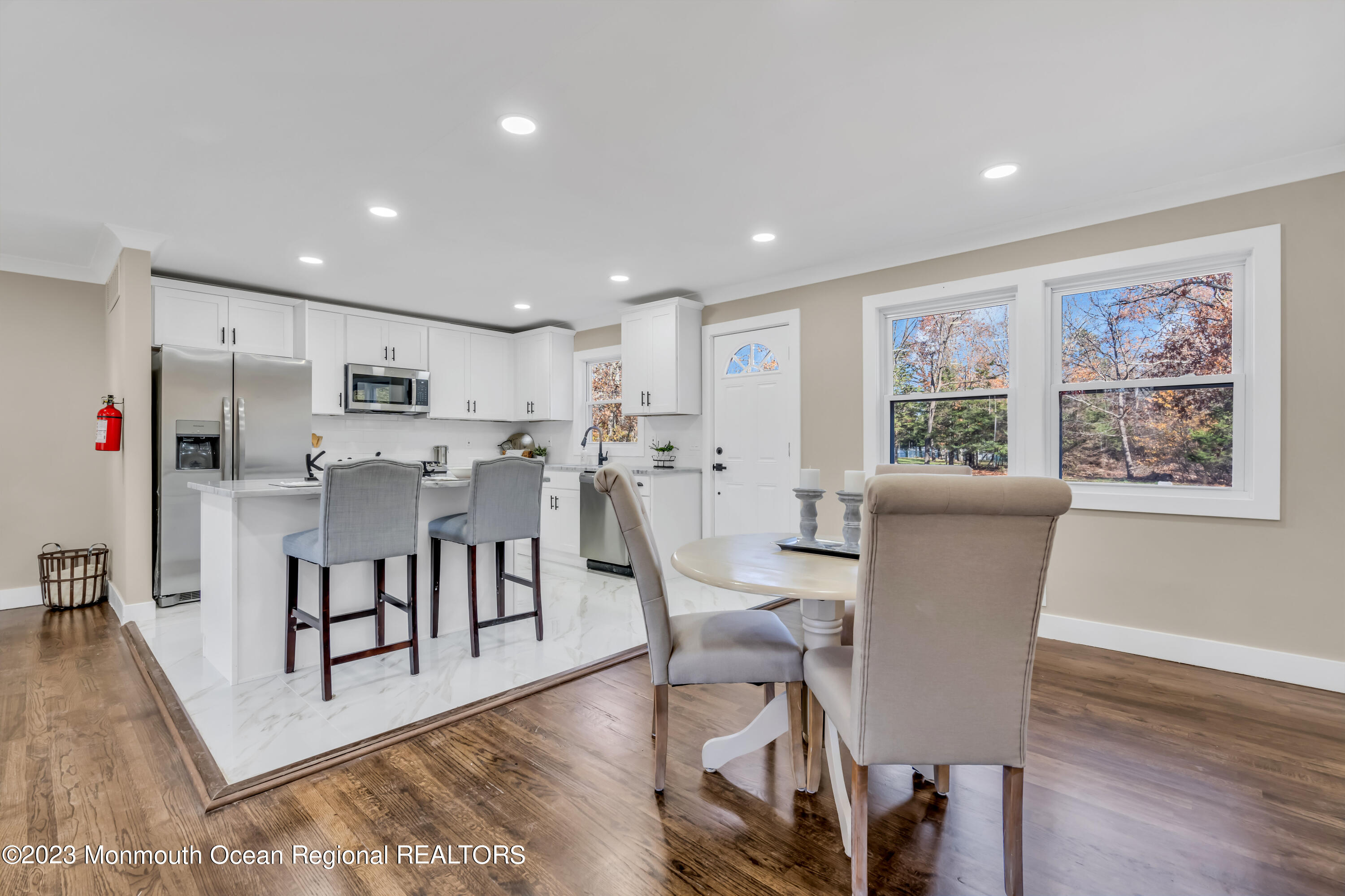 737 Lakehurst Avenue