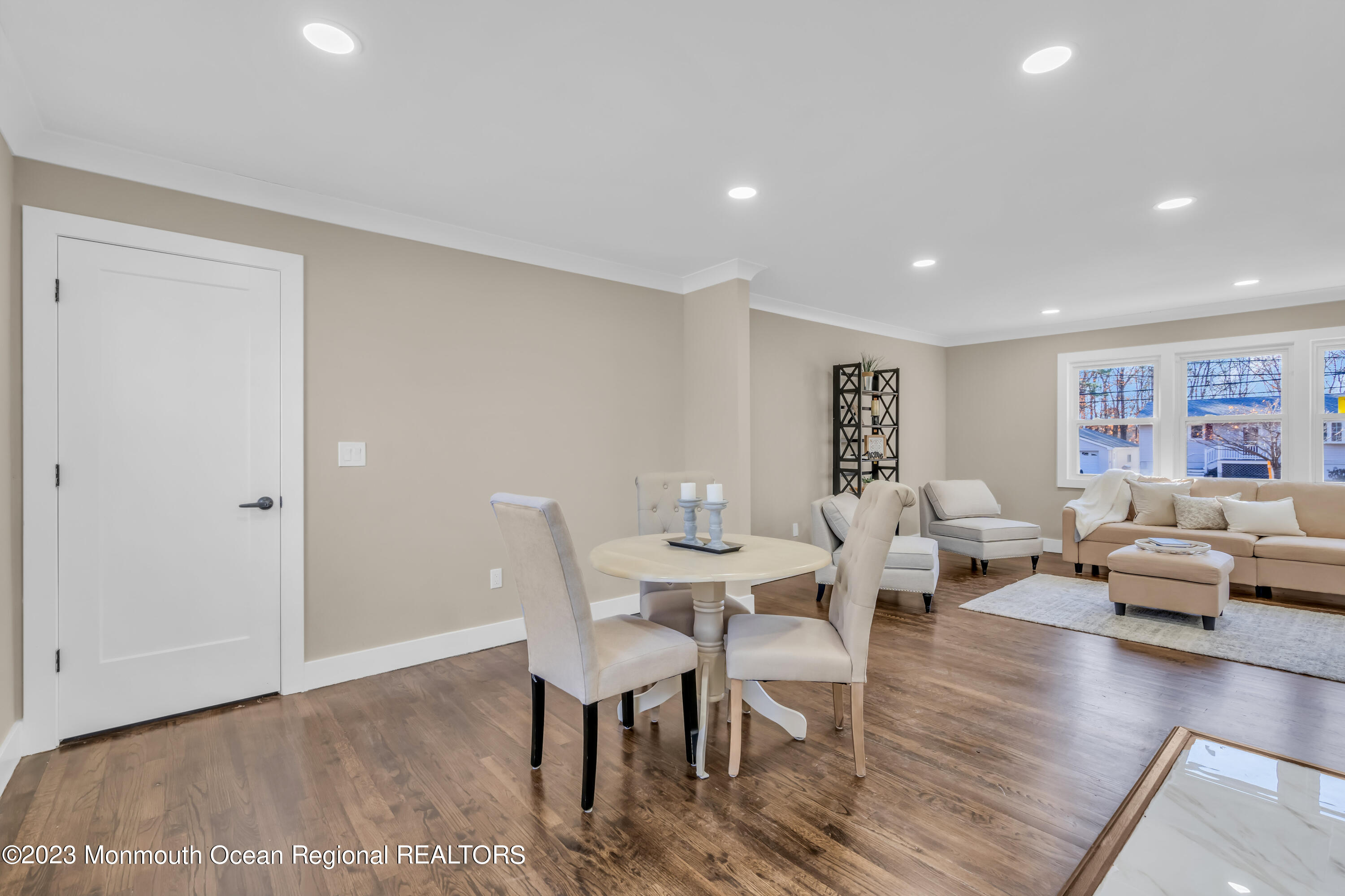 737 Lakehurst Avenue