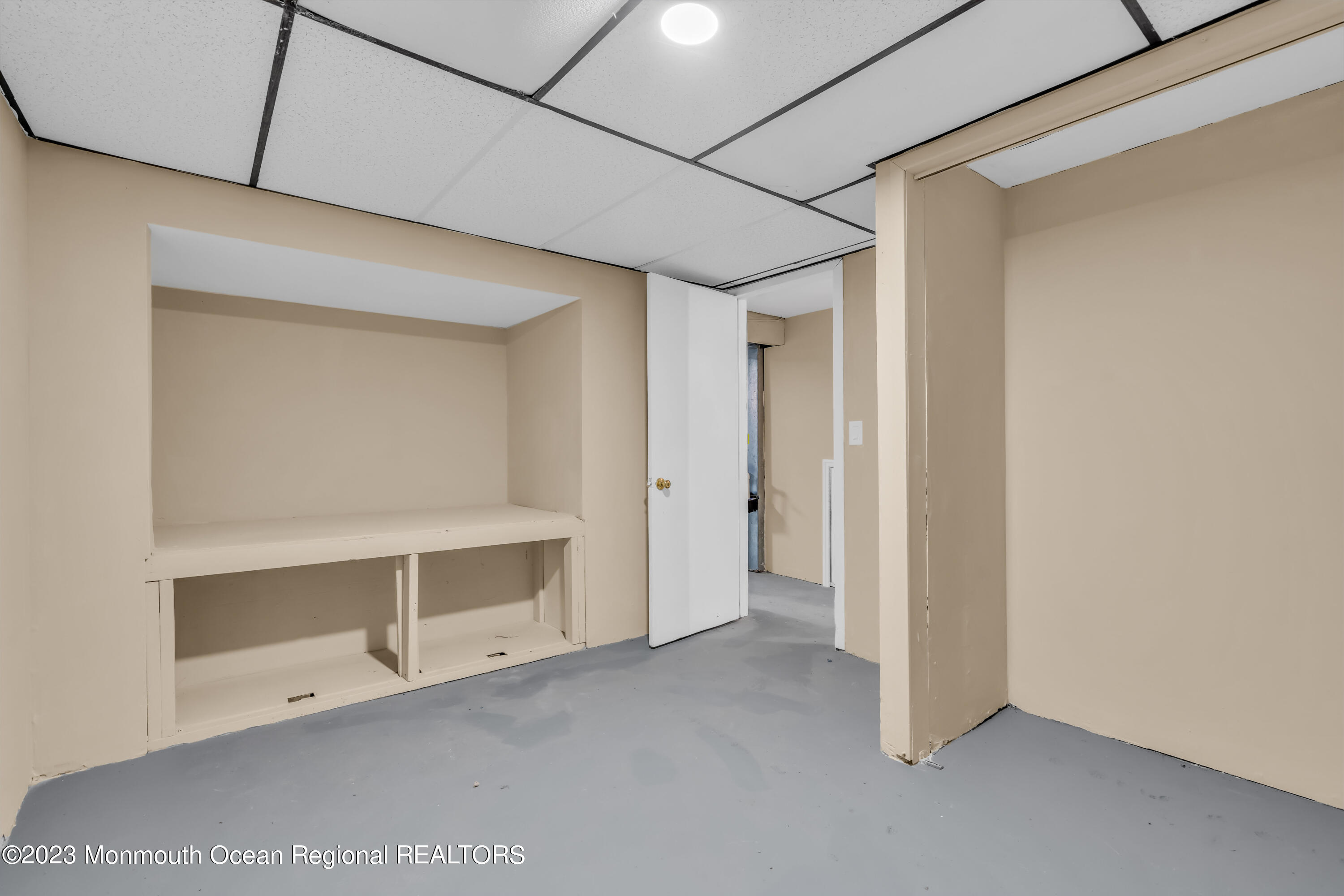 737 Lakehurst Avenue