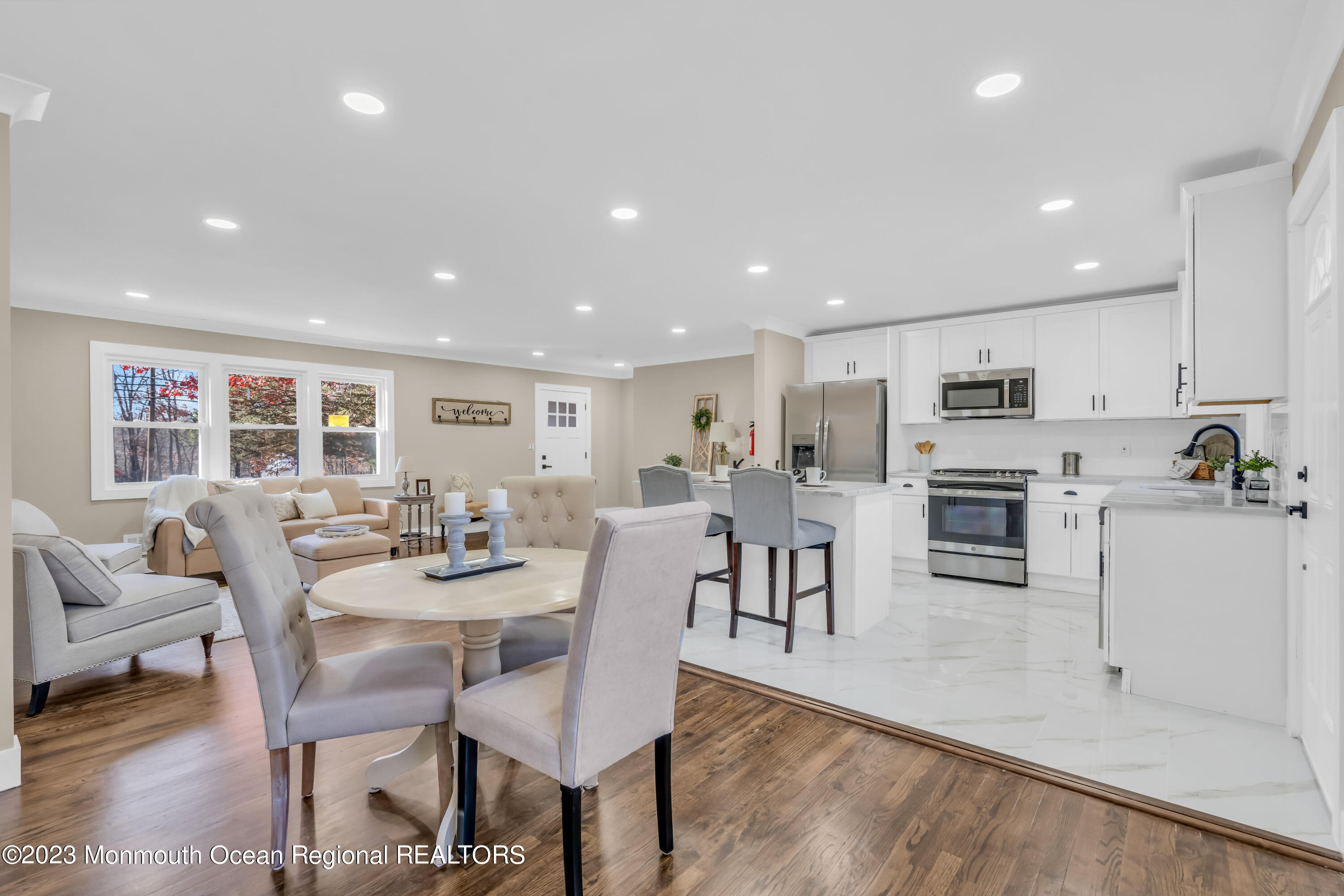 737 Lakehurst Avenue