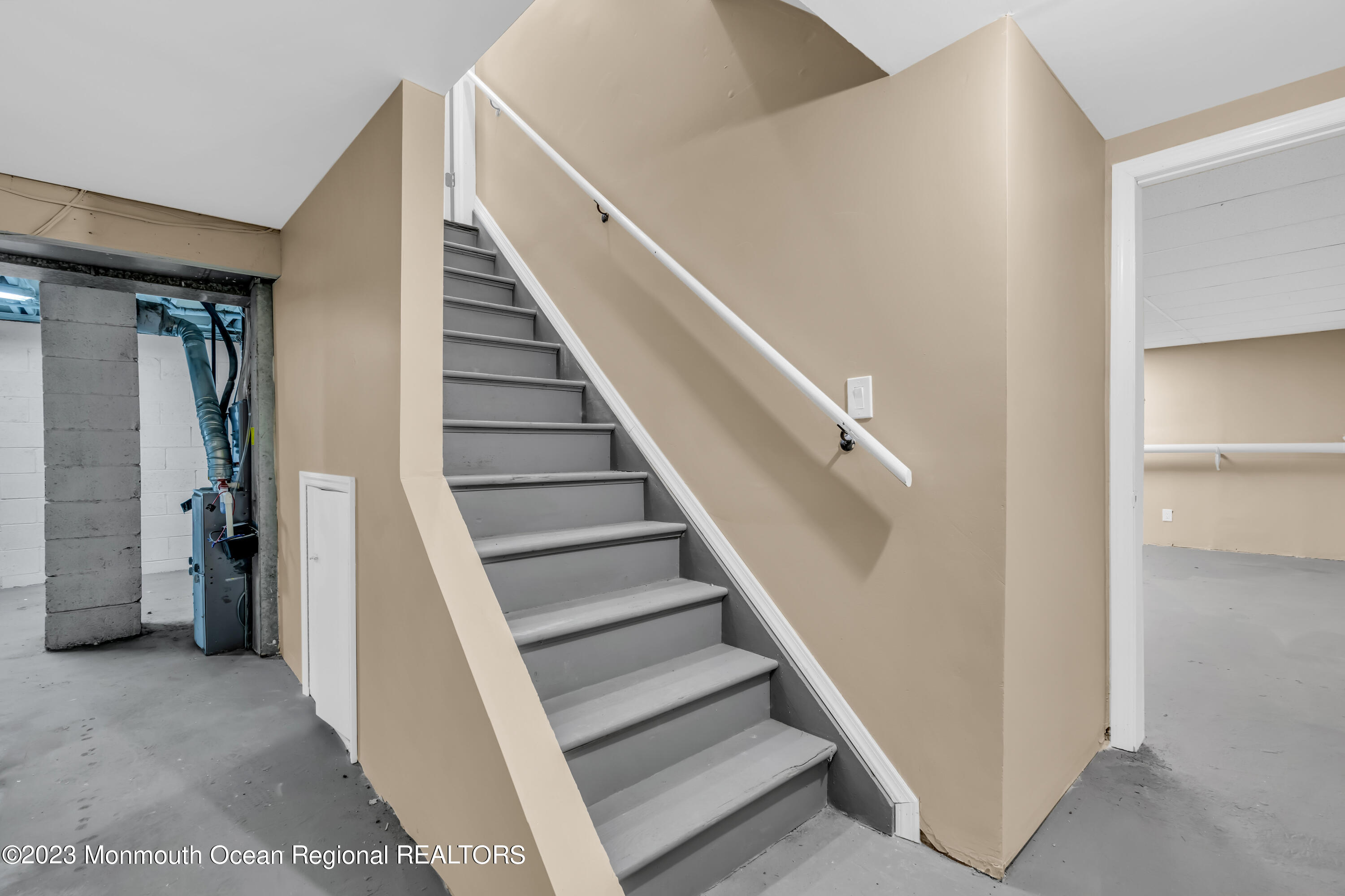 737 Lakehurst Avenue