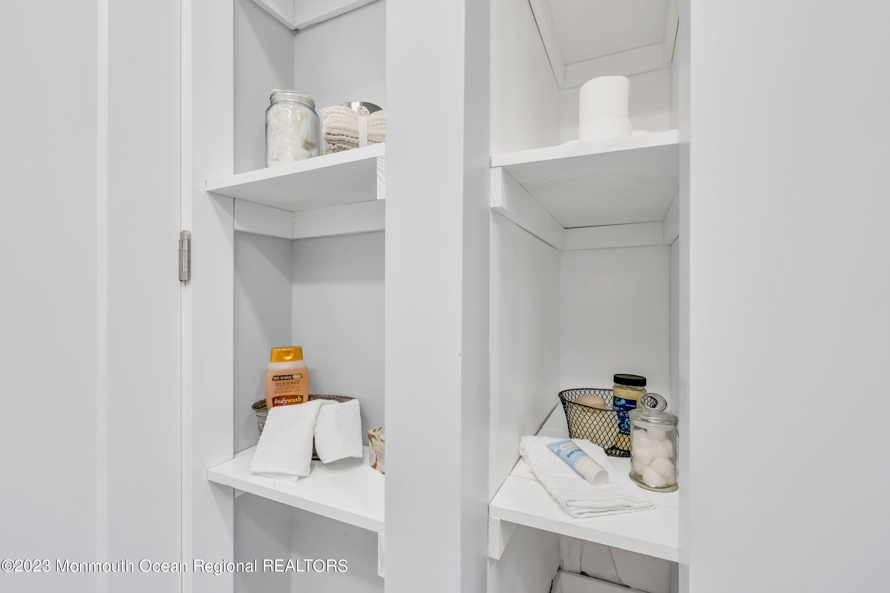 737 Lakehurst Avenue