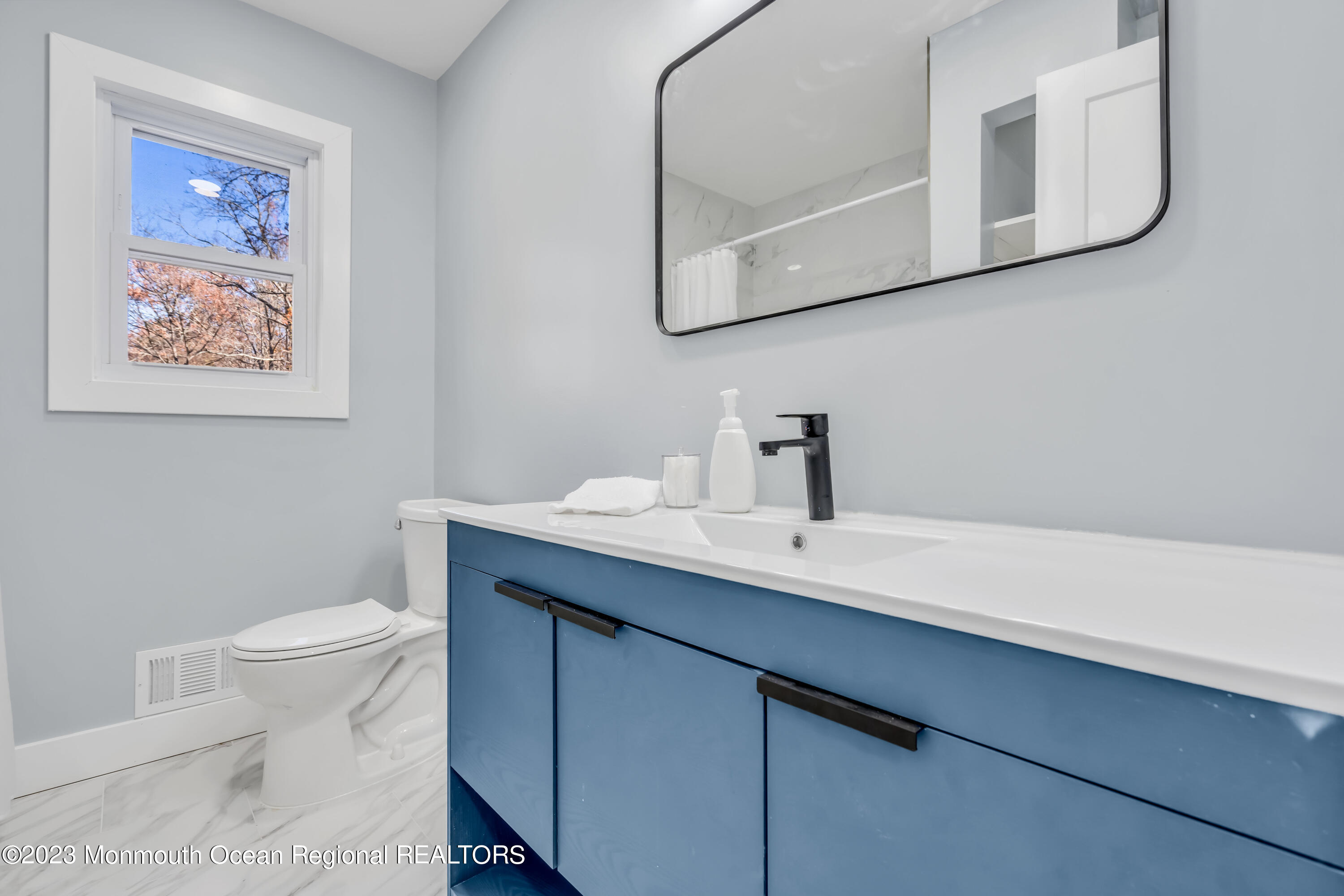 737 Lakehurst Avenue