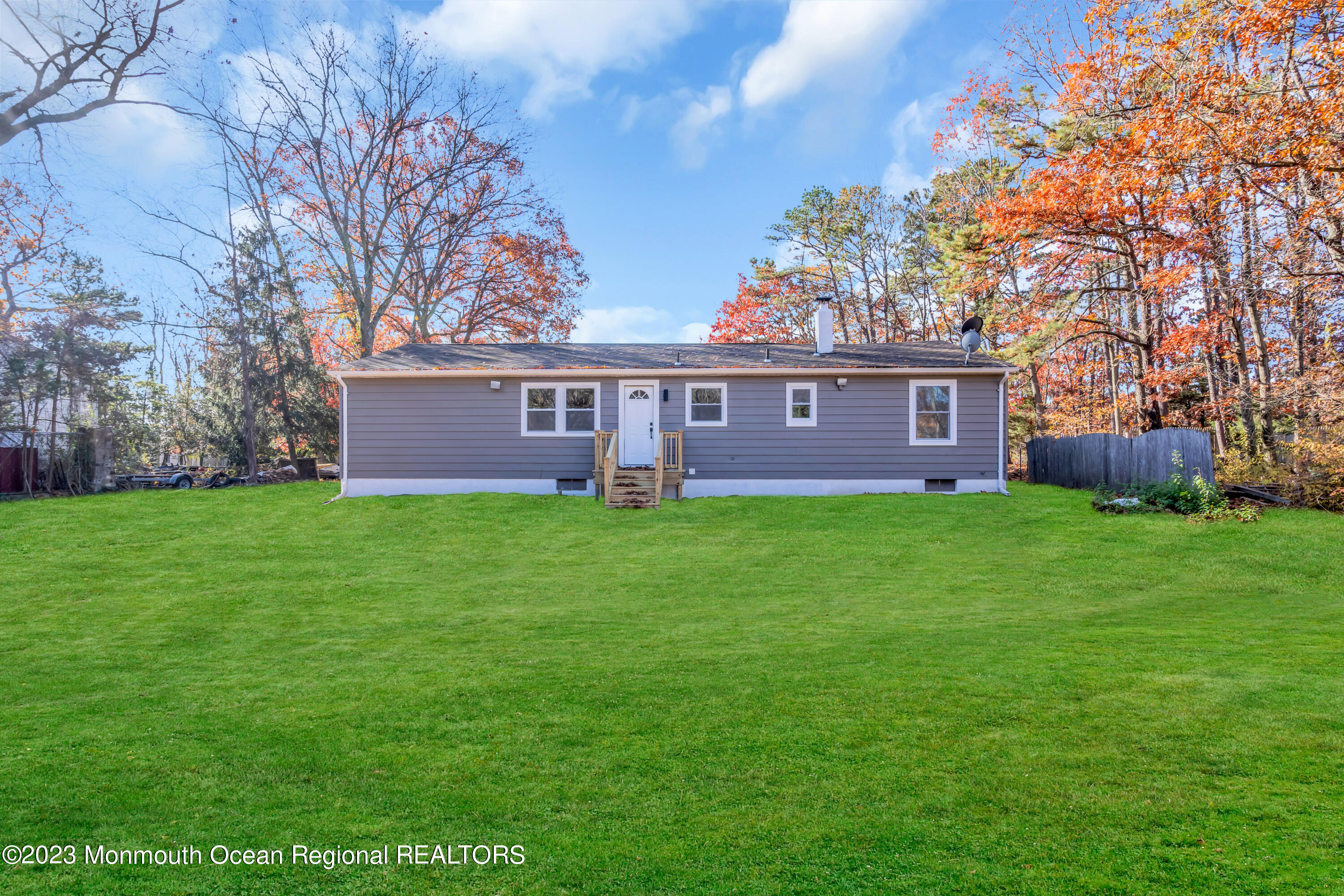 737 Lakehurst Avenue