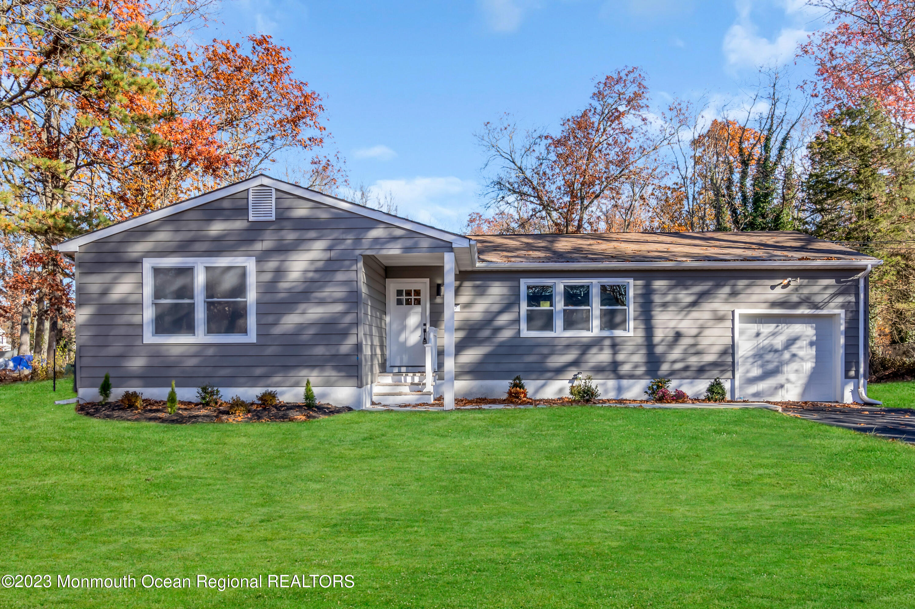 737 Lakehurst Avenue