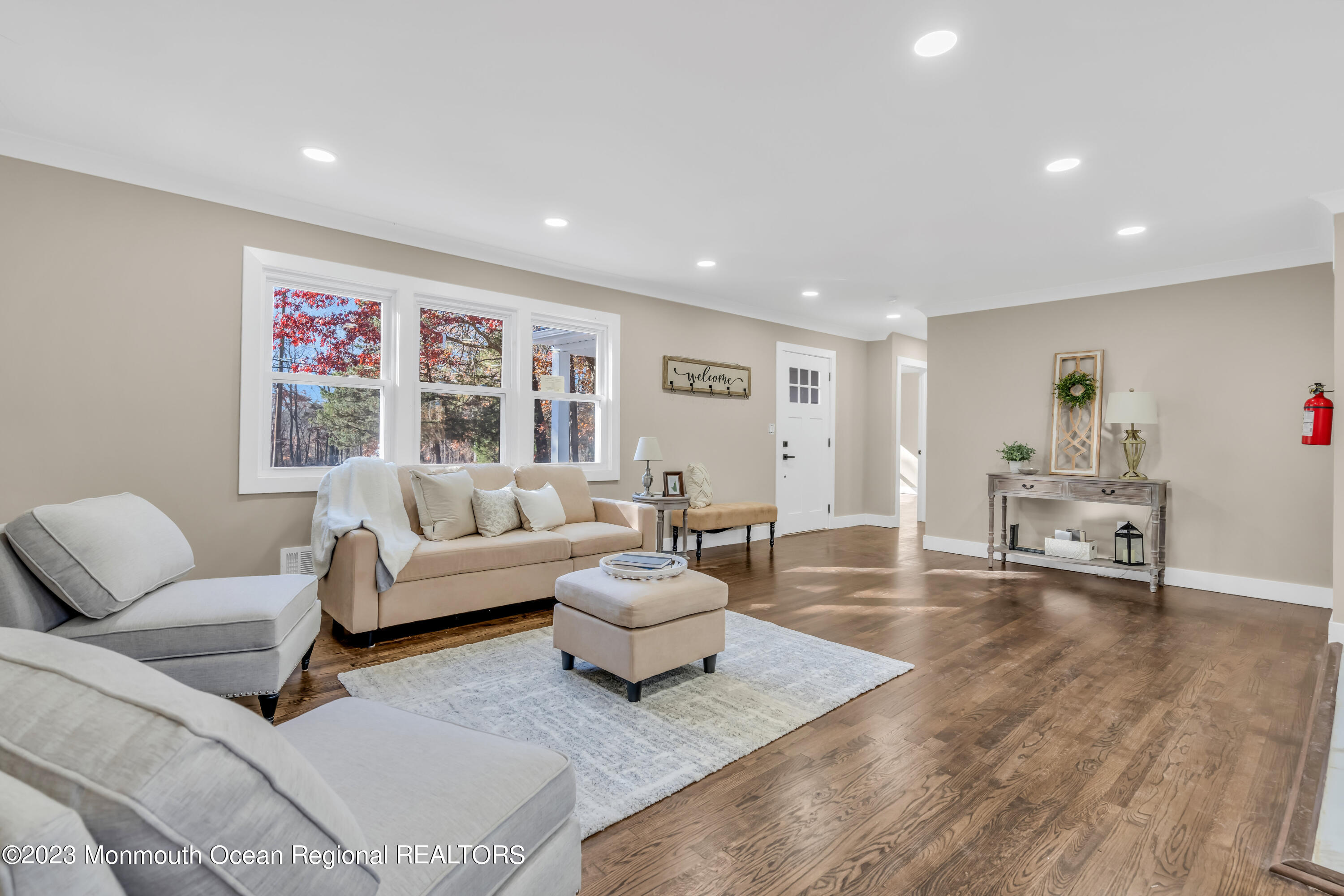 737 Lakehurst Avenue