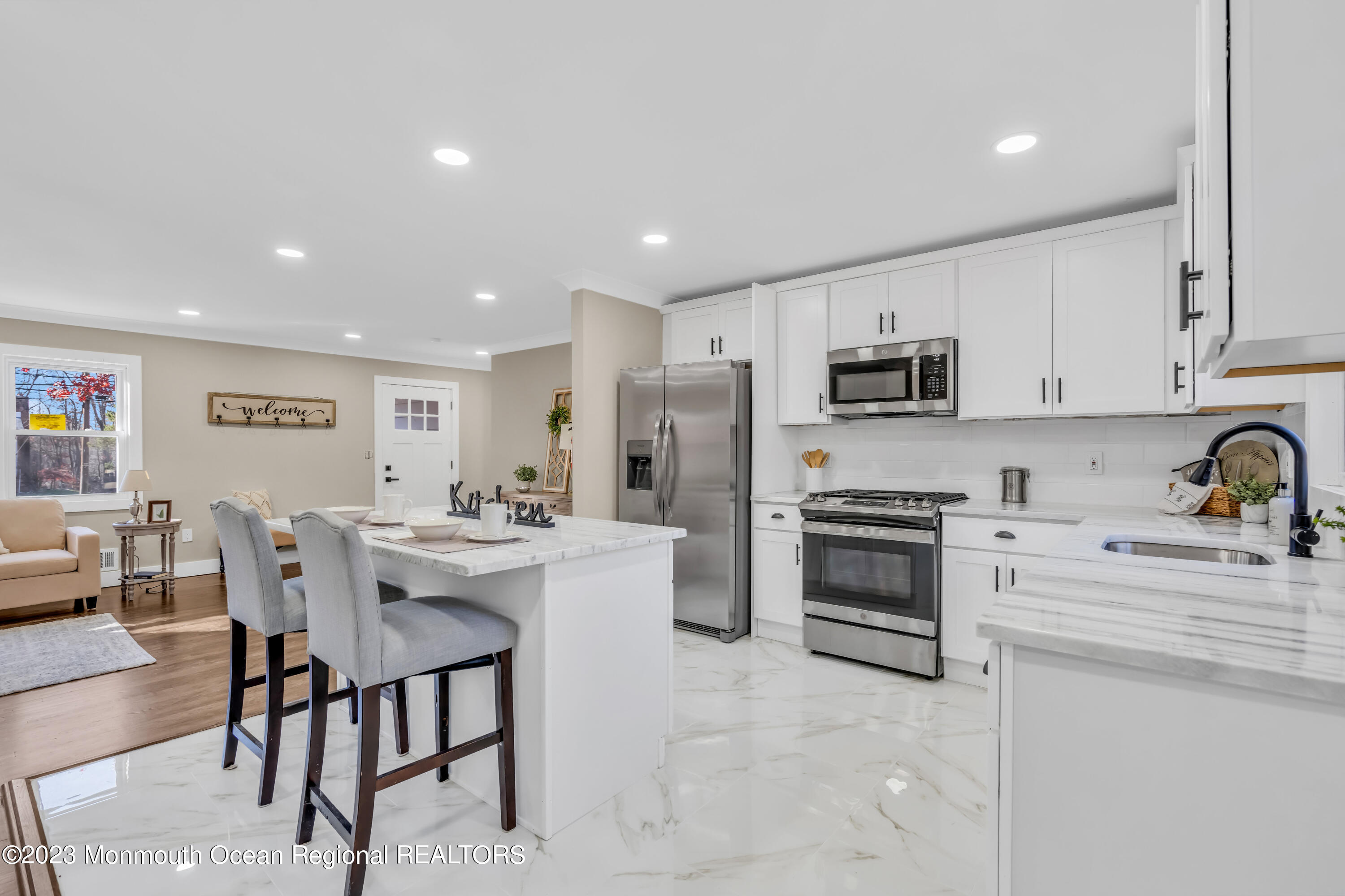 737 Lakehurst Avenue