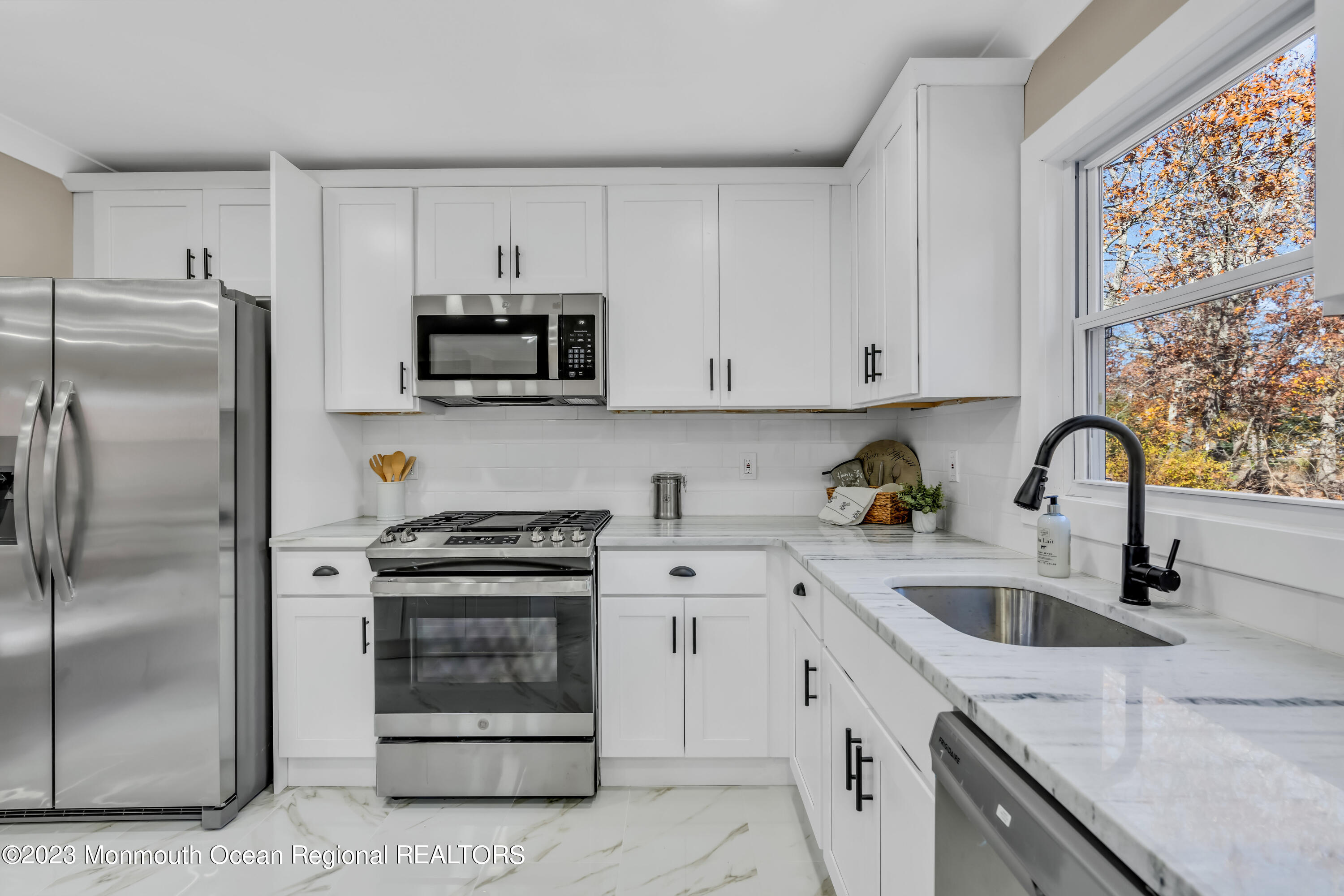 737 Lakehurst Avenue