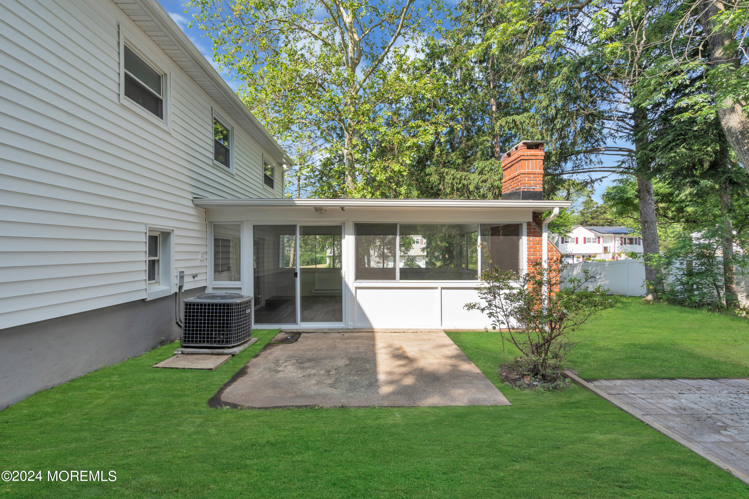 9 E Shadow Lawn Drive