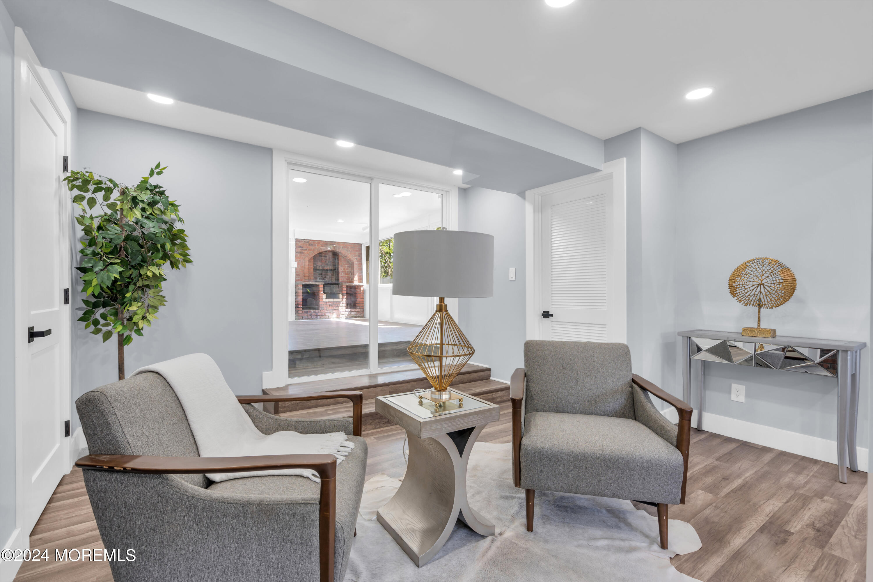 9 E Shadow Lawn Drive