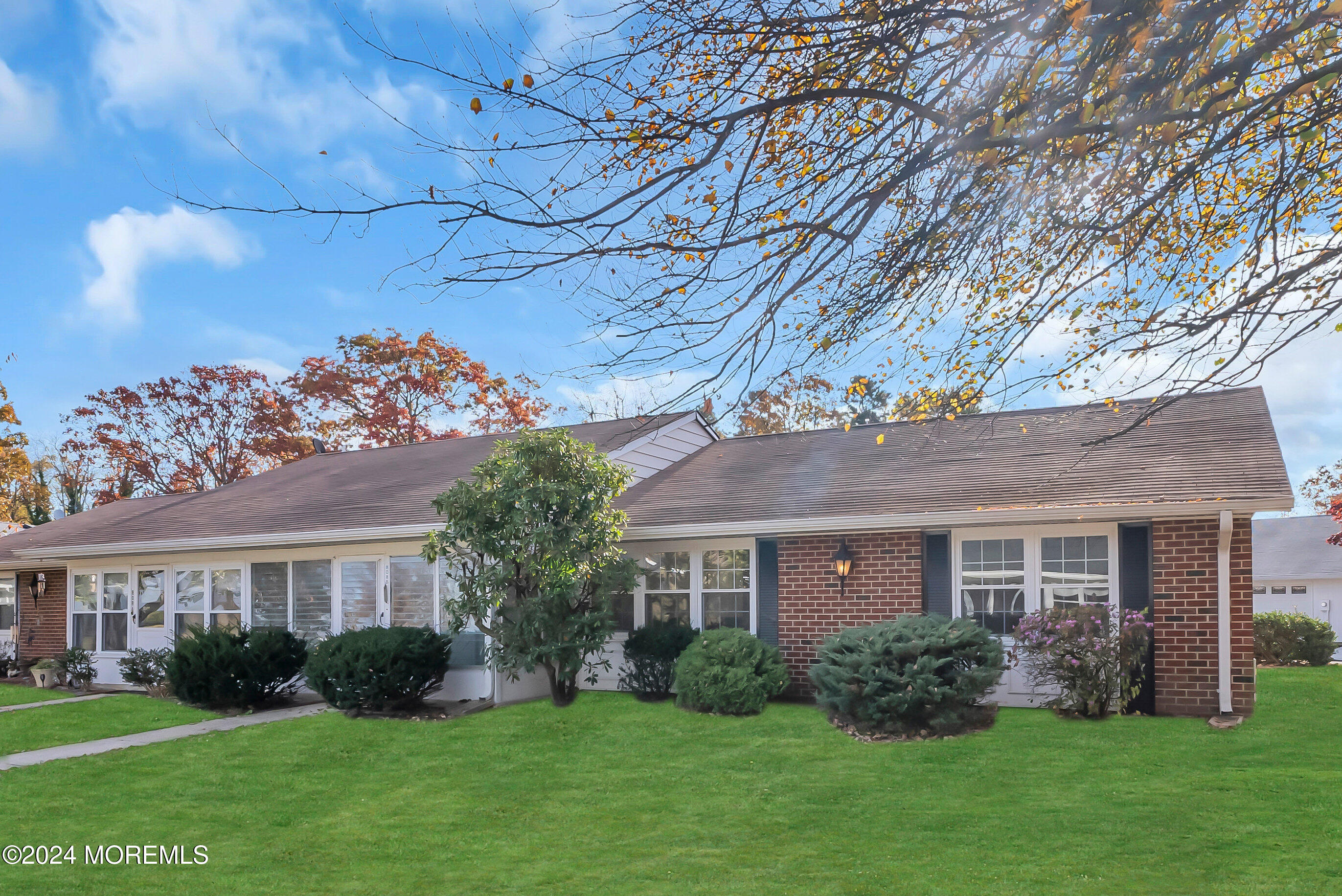 808B Balmoral Court, B