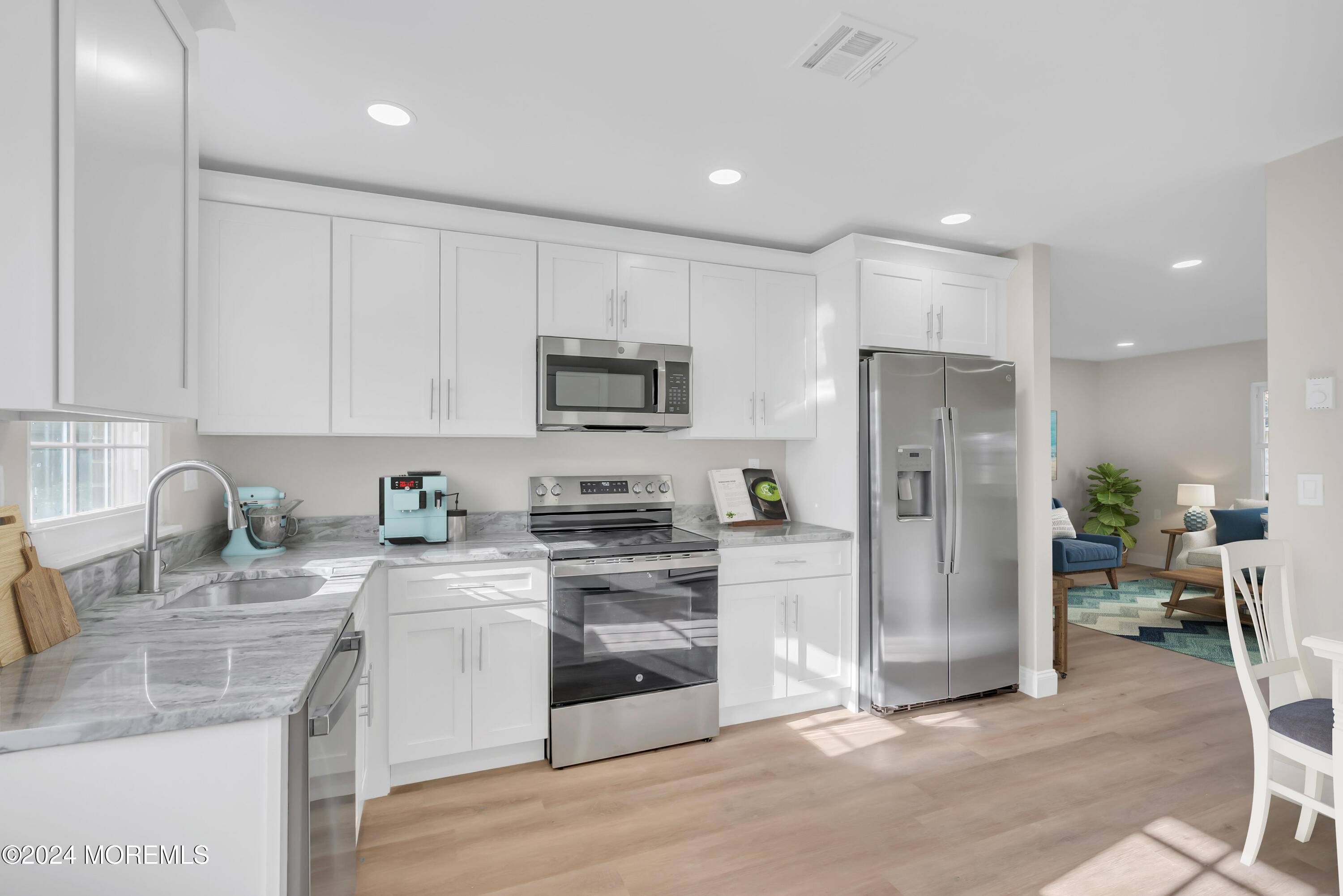 808B Balmoral Court, B