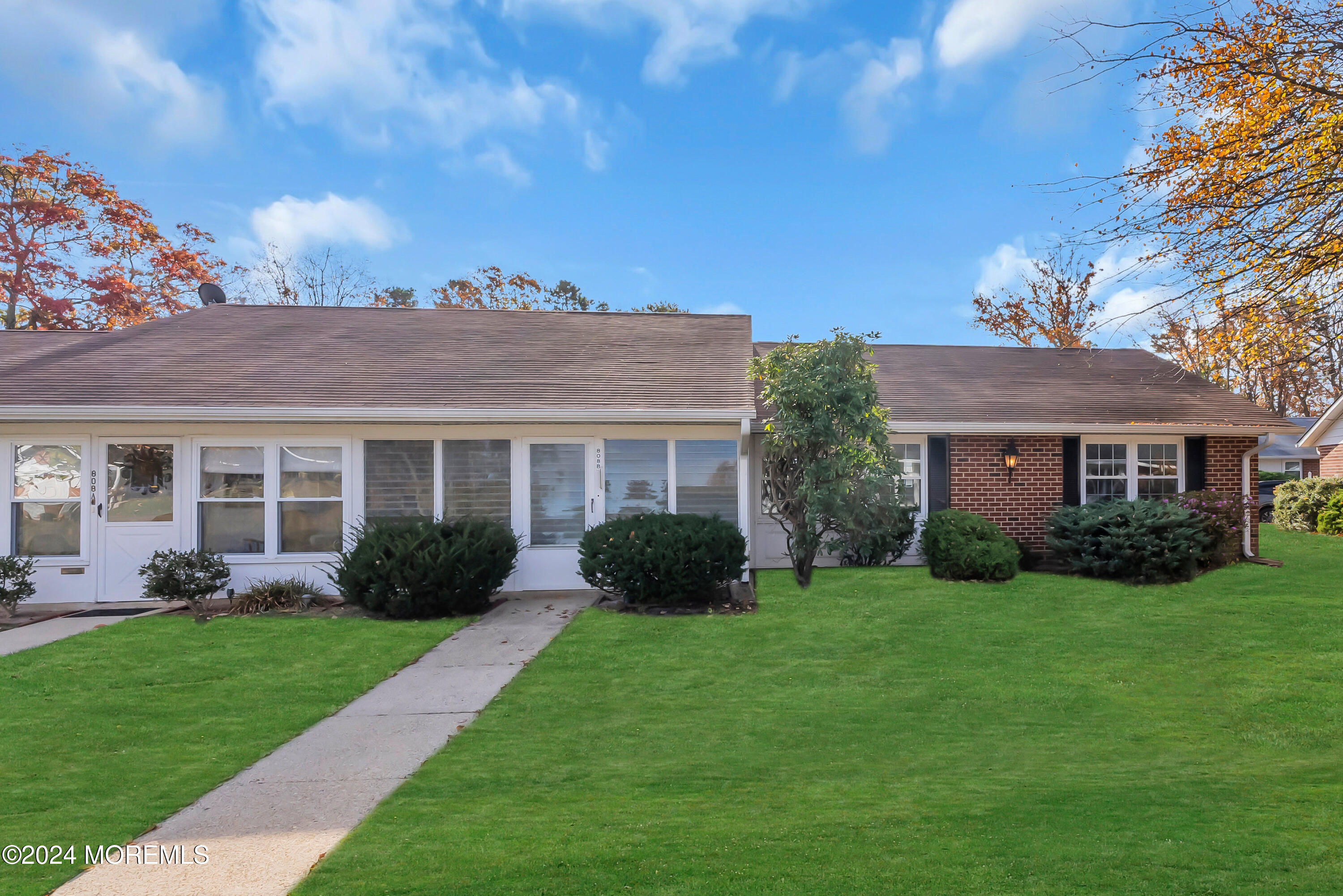 808B Balmoral Court, B