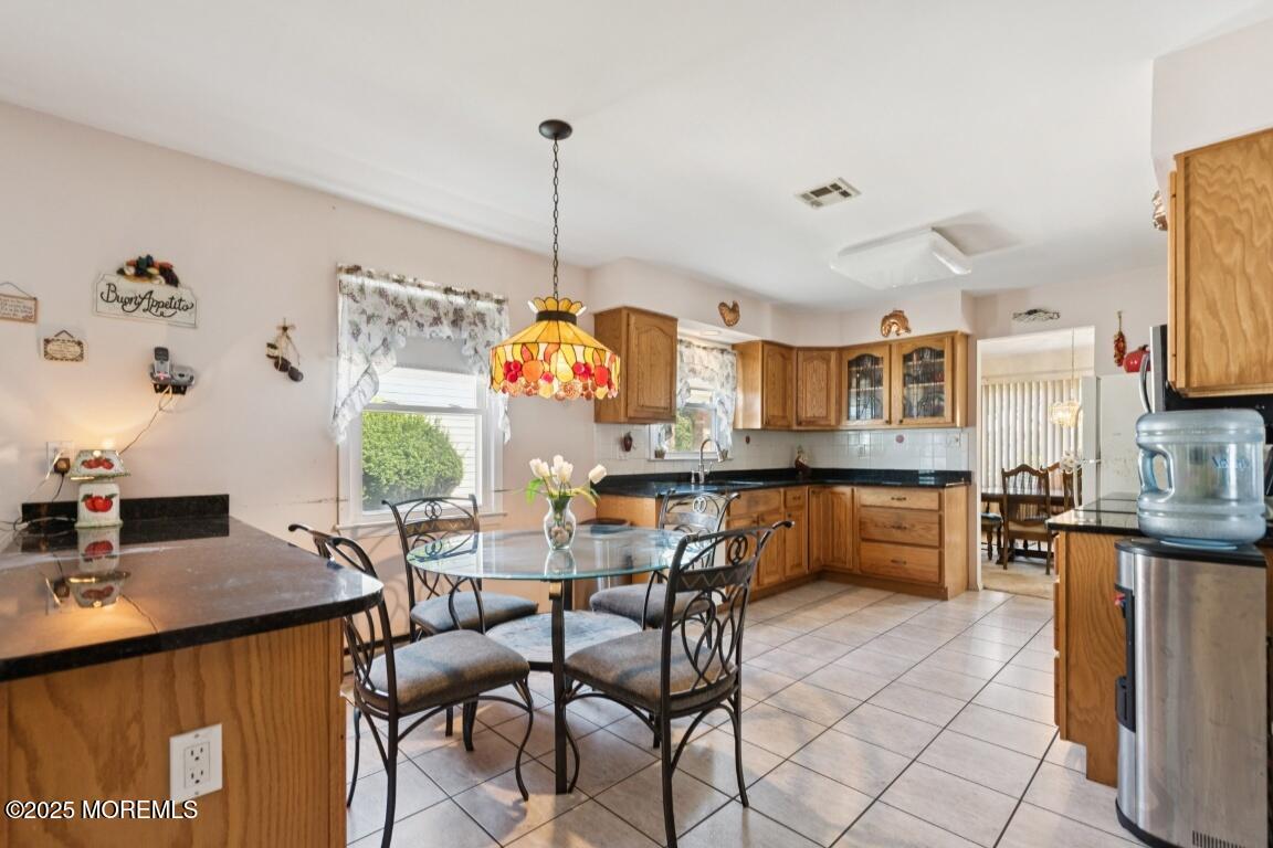 18 Meadowbrook Road, Brick