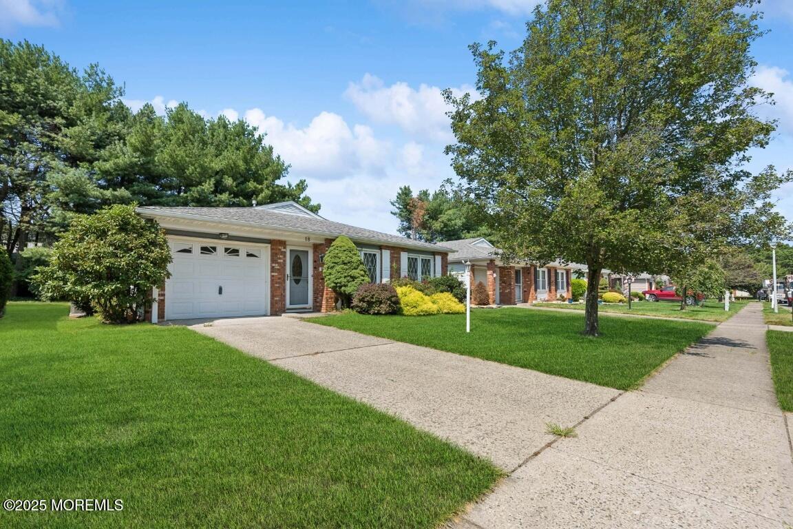 18 Meadowbrook Road, Brick