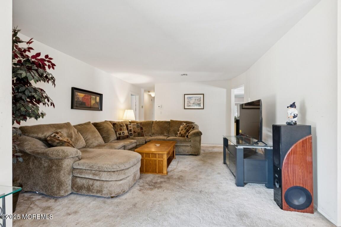 18 Meadowbrook Road, Brick