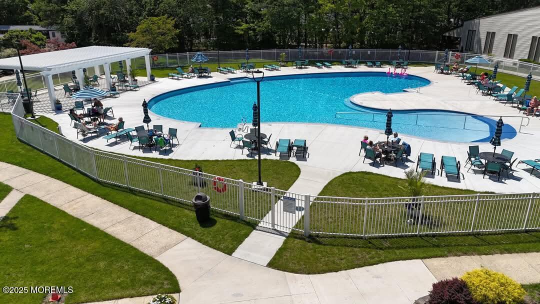 18 Meadowbrook Road, Brick