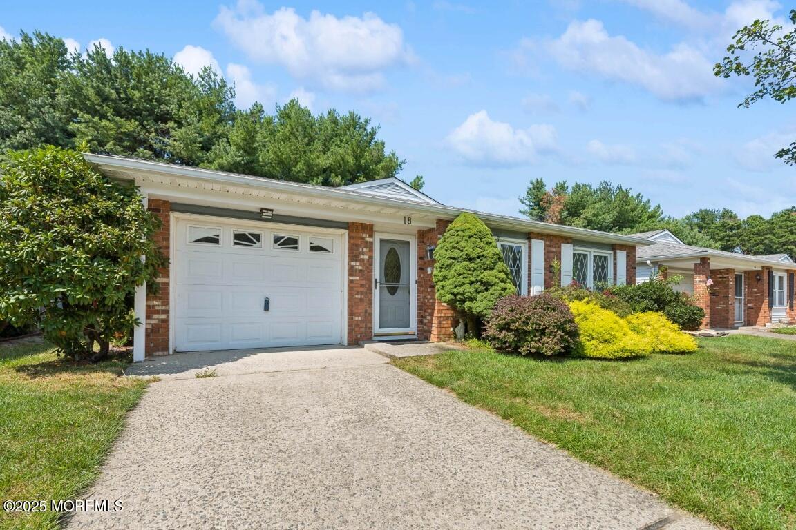 18 Meadowbrook Road, Brick